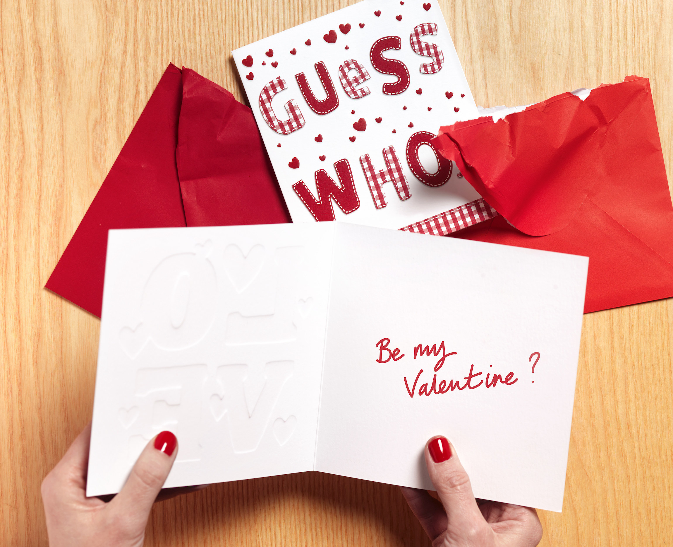 hands holding a valentines card
