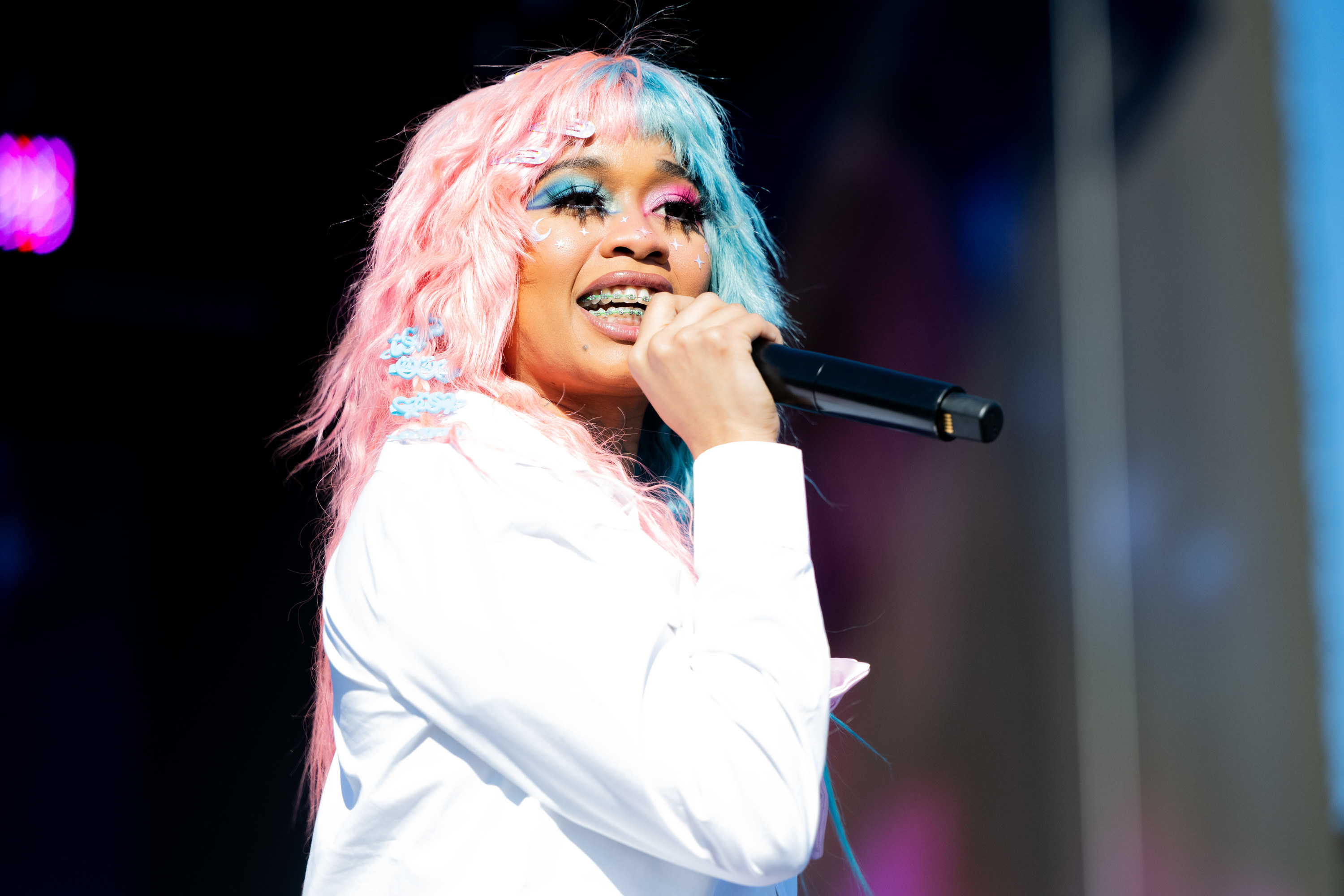 Tiacorine performing on stage. Tiacorine is rocking two-toned hair and two-toned eyeshadow