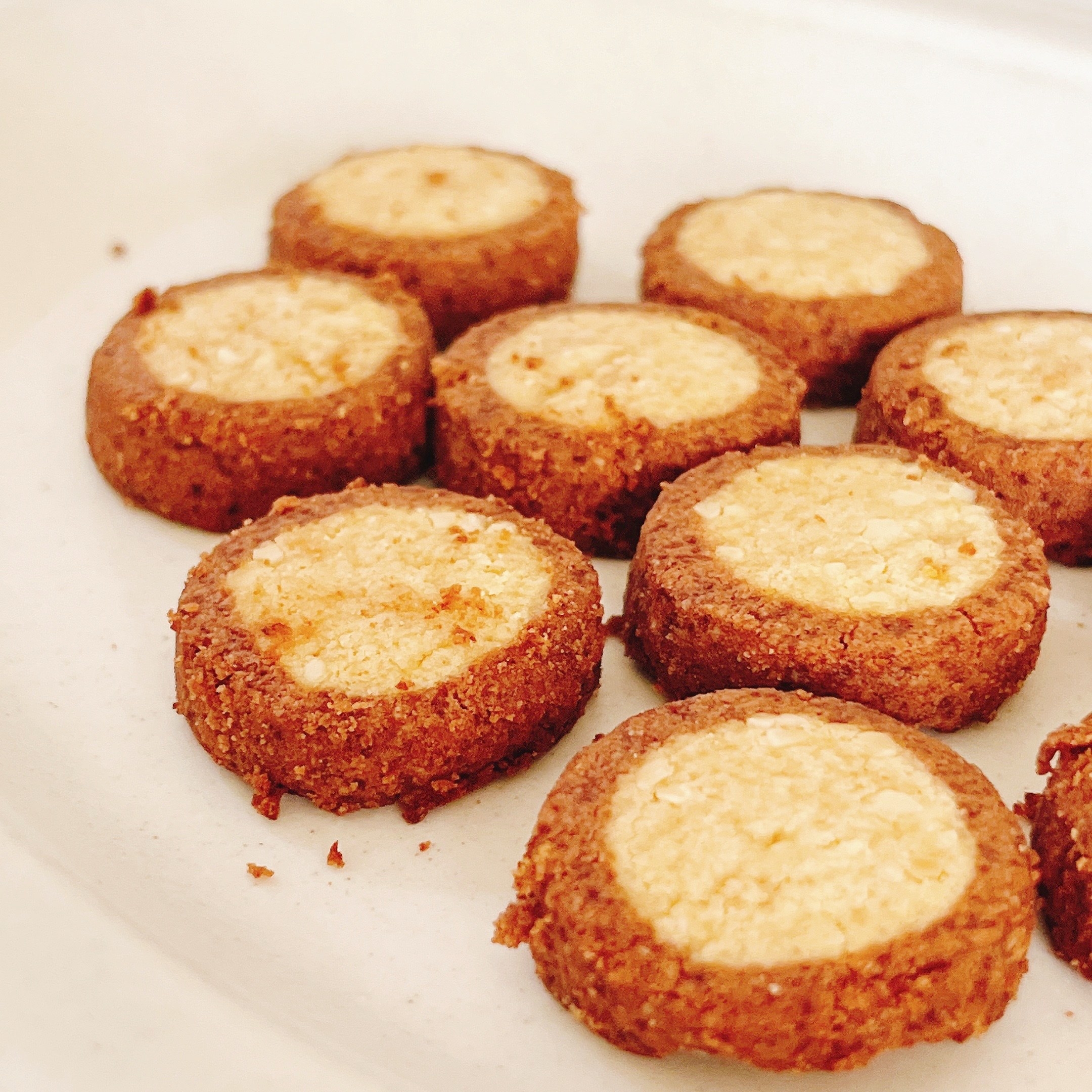 無印良品のおすすめ「糖質10g以下のお菓子 キャラメルサブレ」と「糖質10g以下のお菓子 ショコラサブレ」