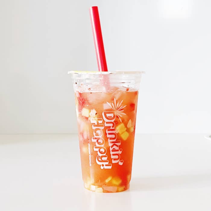 ミスタードーナツのおすすめのドリンク「赤色フルーツティストロベリー&キウイ」