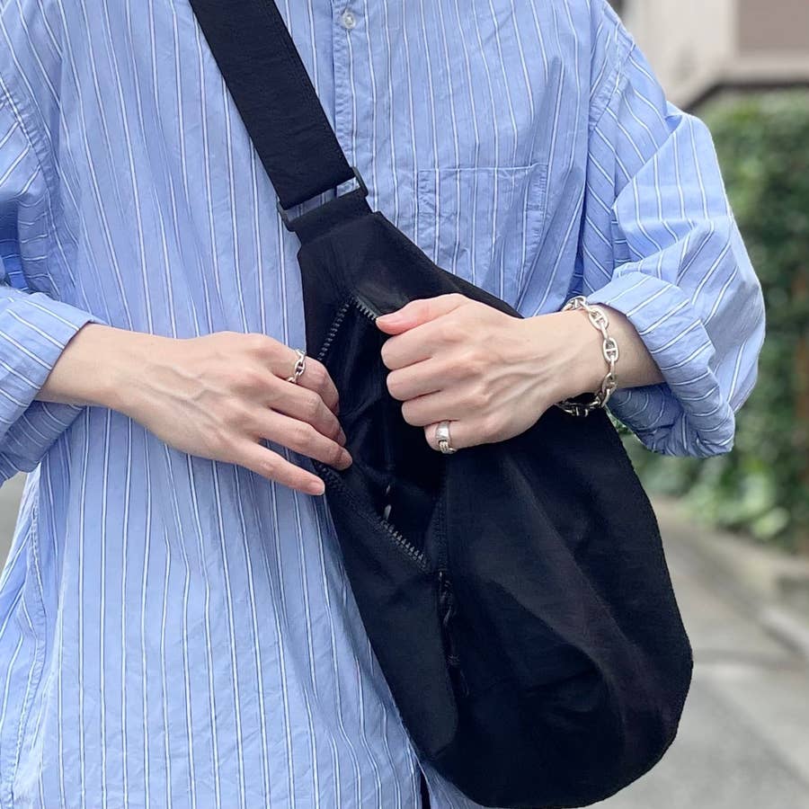 グローバルワーク】大容量なのにめっちゃ軽い！コスパ最強の「楽ちんショルダー」ノートPCも入って天才だわ！