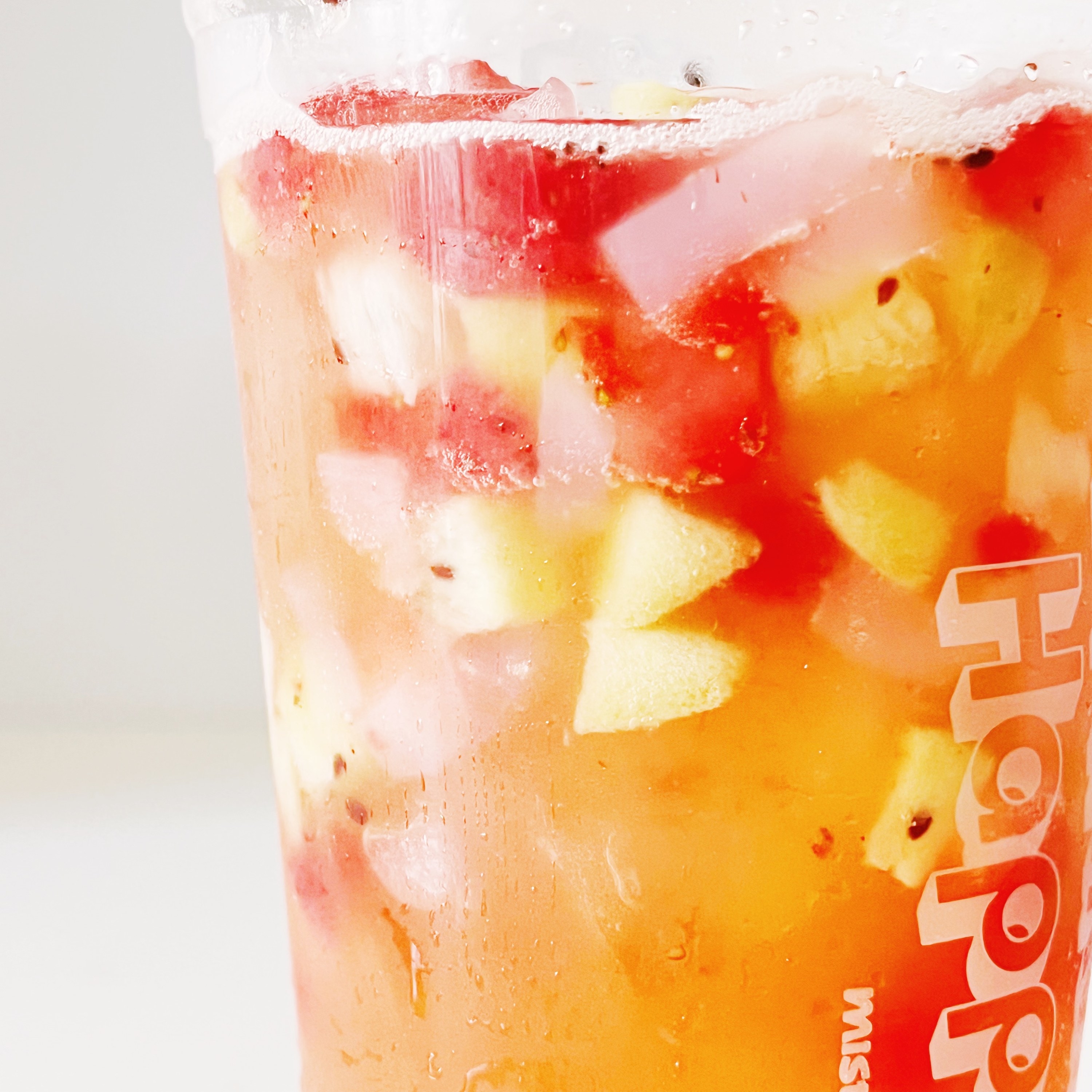 ミスタードーナツのおすすめのドリンク「赤色フルーツティストロベリー&キウイ」