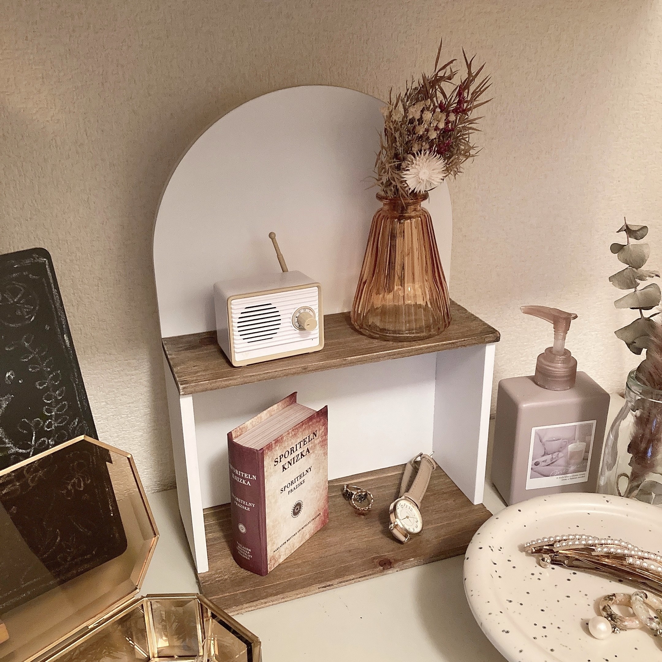 salut！（サリュ）のオススメのレトロ雑貨「オールドウッド半円ラック」