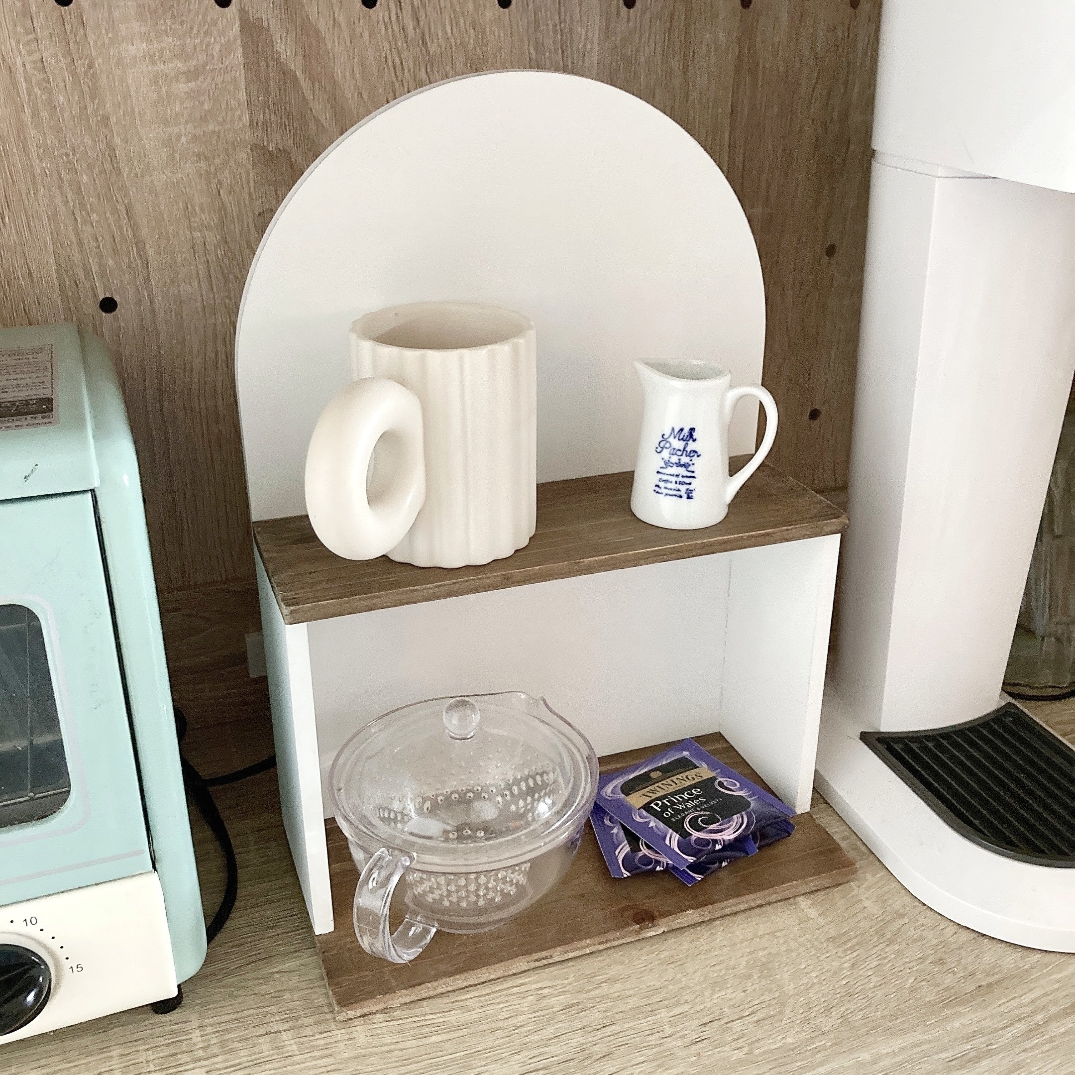 salut！（サリュ）のオススメのレトロ雑貨「オールドウッド半円ラック」