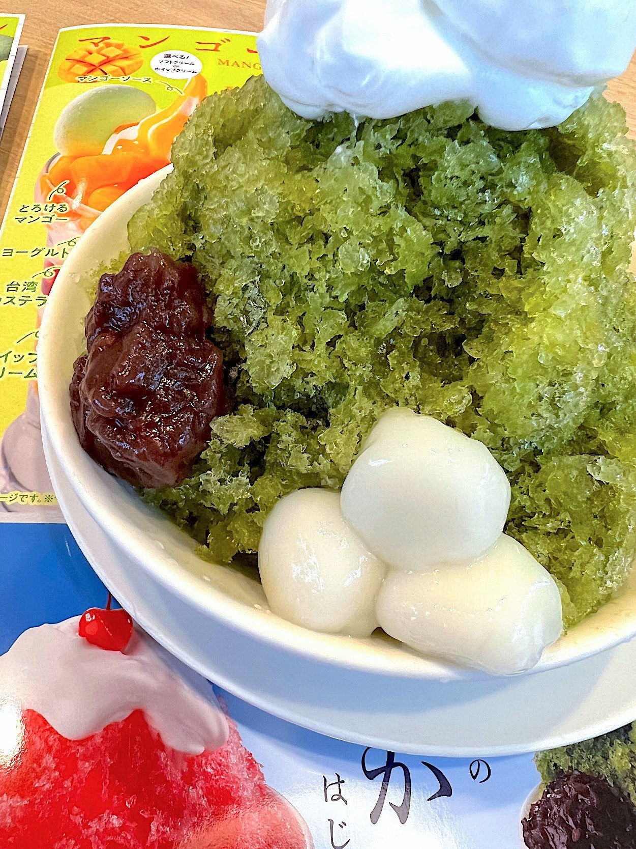 ガストのオススメのデザート「ふわとろホイップのかき氷（宇治抹茶）」