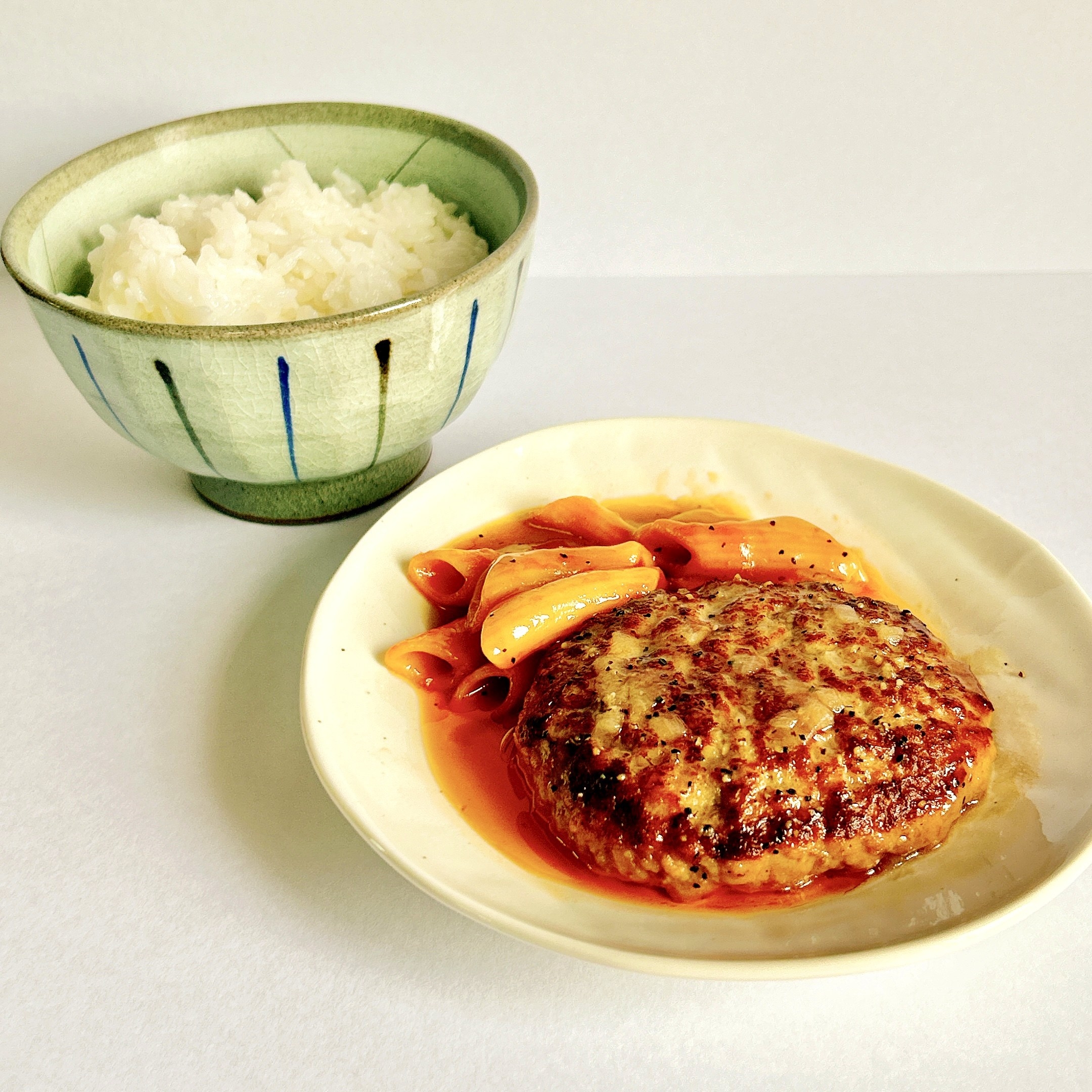 セブン‐イレブンのオススメの惣菜「7プレミアム 鉄板焼ハンバ―グ」