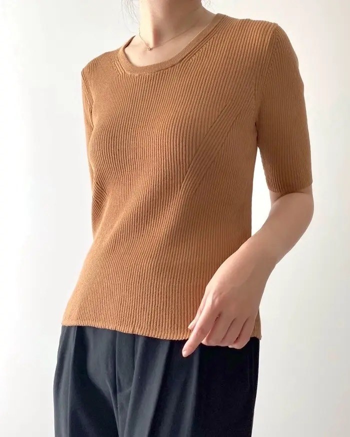 GU(ジーユー)のおすすめのトップス「シアーリブセーター(5分袖)Q」