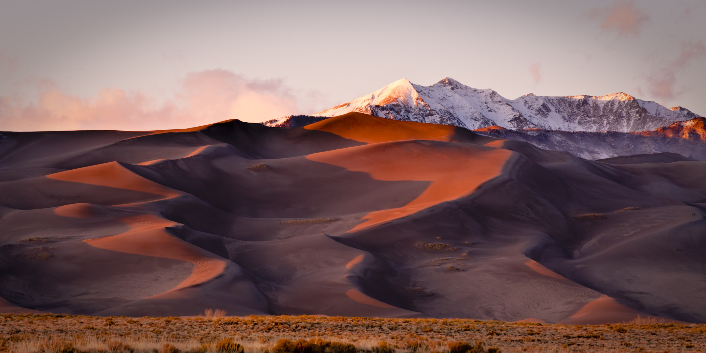 Sand dunes and mountain peaks. Great Sand Dune National Park.