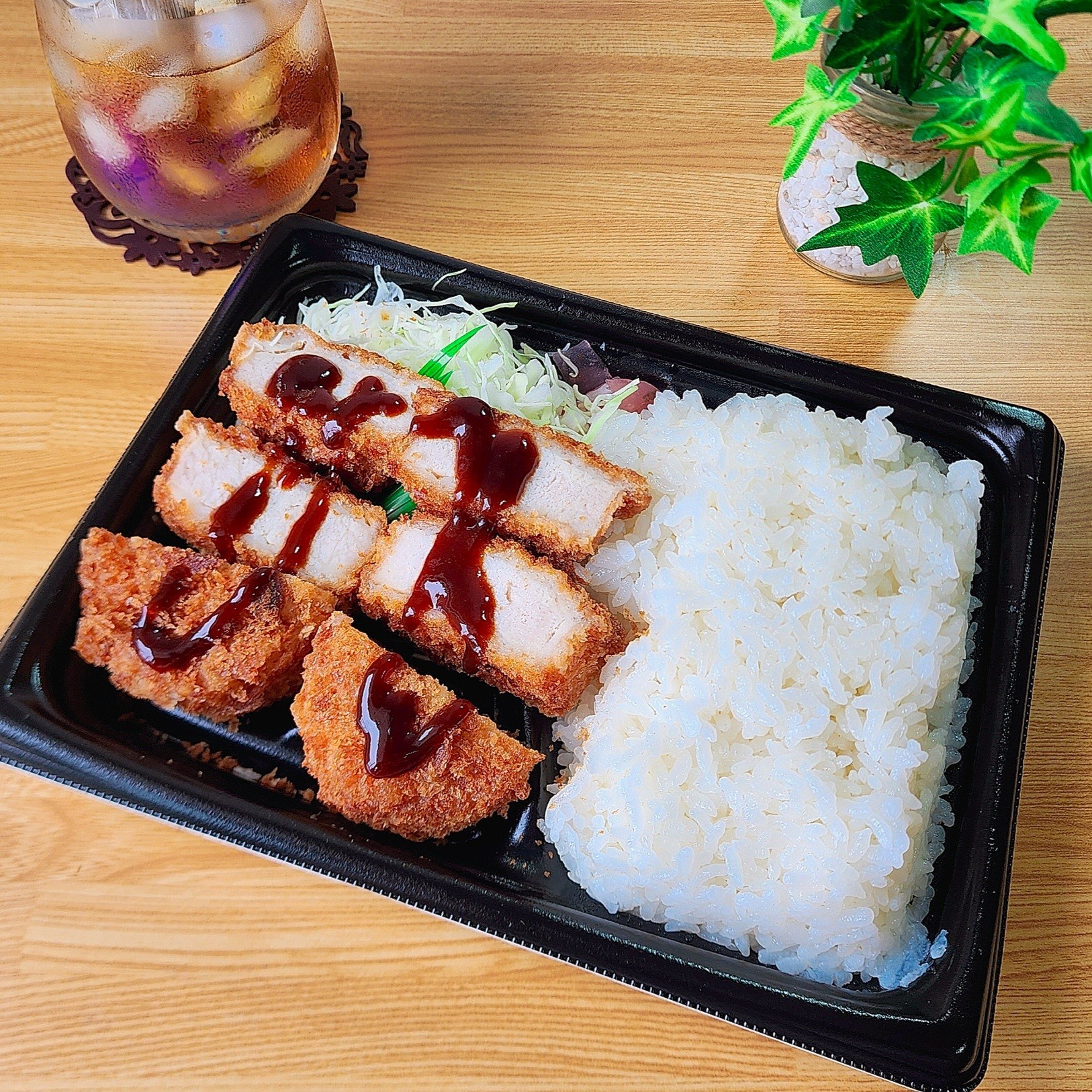 LAWSON（ローソン）のおすすめお弁当「ごはんでか盛！厚切りロースとんかつ弁当」