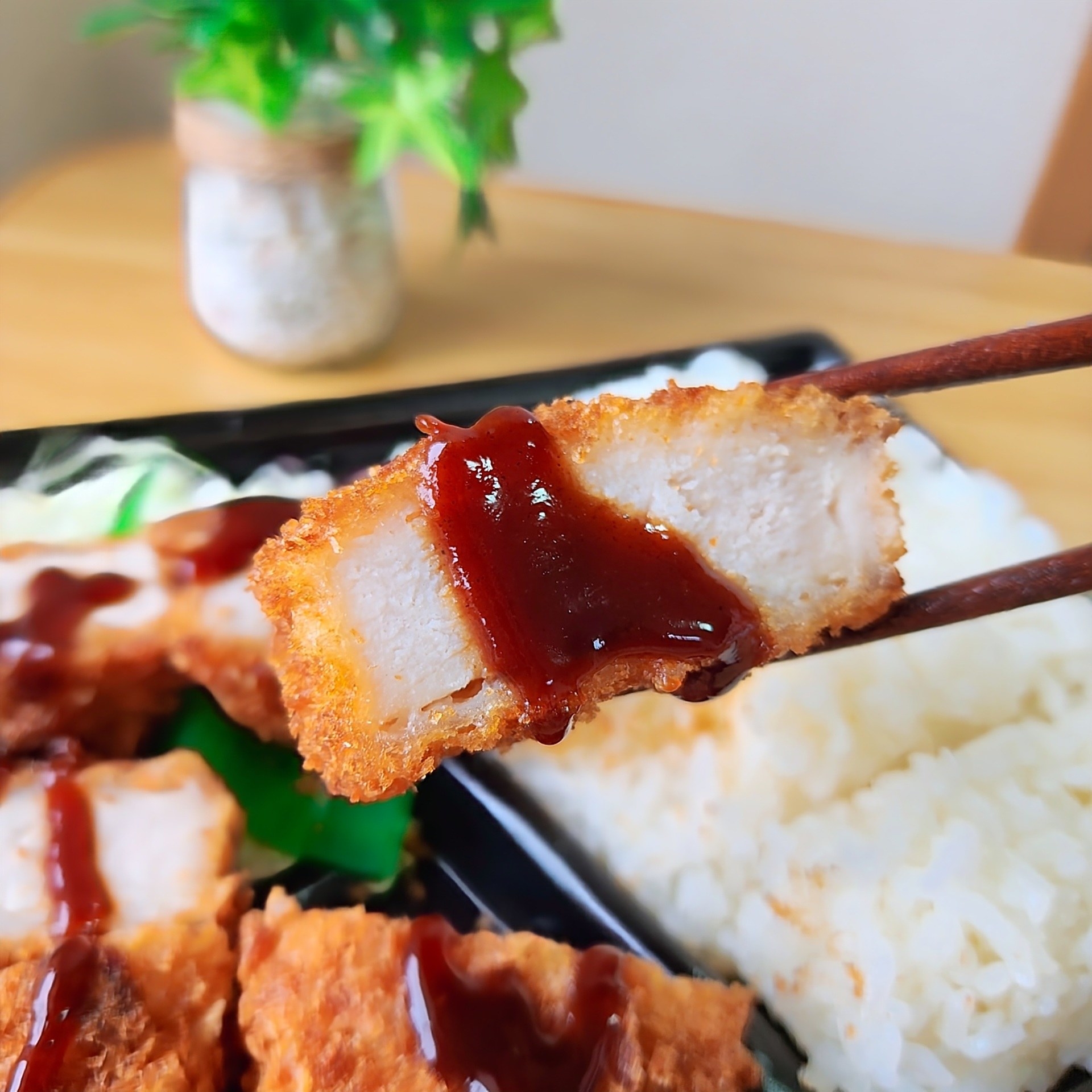 LAWSON（ローソン）のおすすめお弁当「ごはんでか盛！厚切りロースとんかつ弁当」