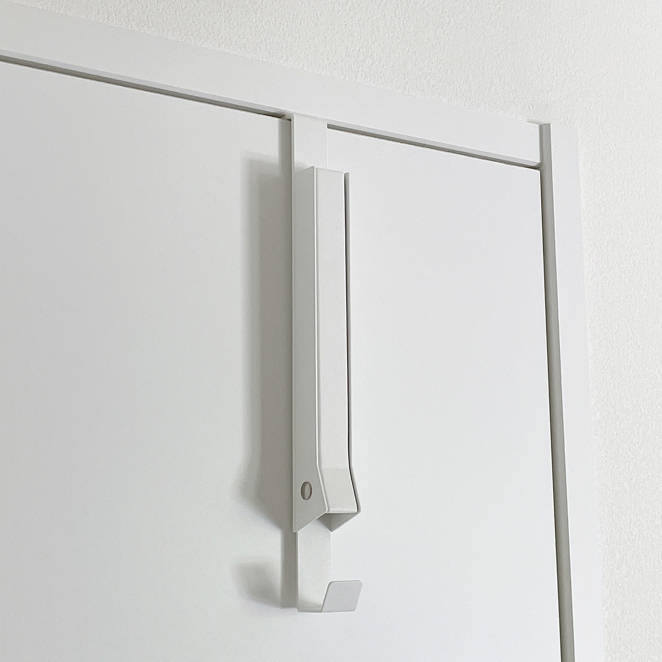 ハンズのおすすめの便利グッズ「山崎実業 タワー(tower) 使わない時は収納できるドアハンガー 5514 ホワイト」