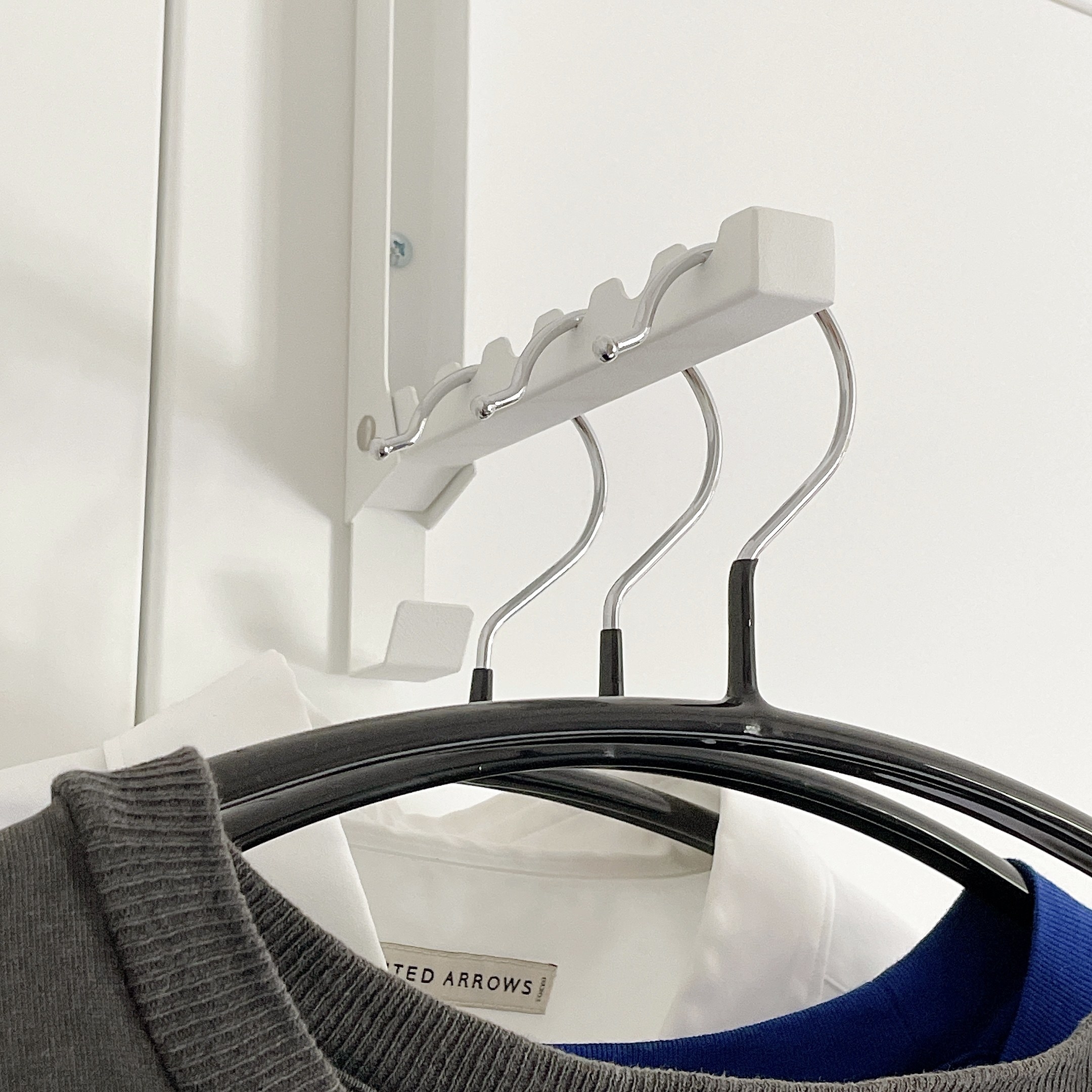 ハンズのおすすめの便利グッズ「山崎実業 タワー(tower) 使わない時は収納できるドアハンガー 5514 ホワイト」