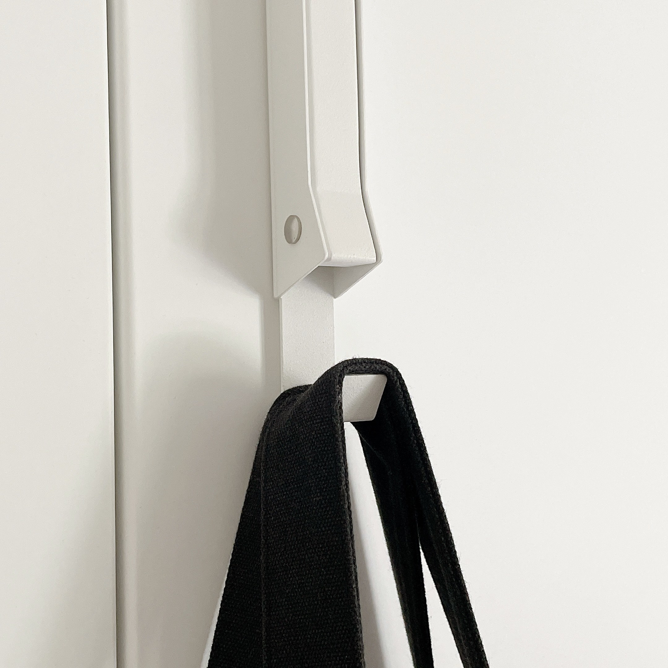 ハンズのおすすめの便利グッズ「山崎実業 タワー(tower) 使わない時は収納できるドアハンガー 5514 ホワイト」