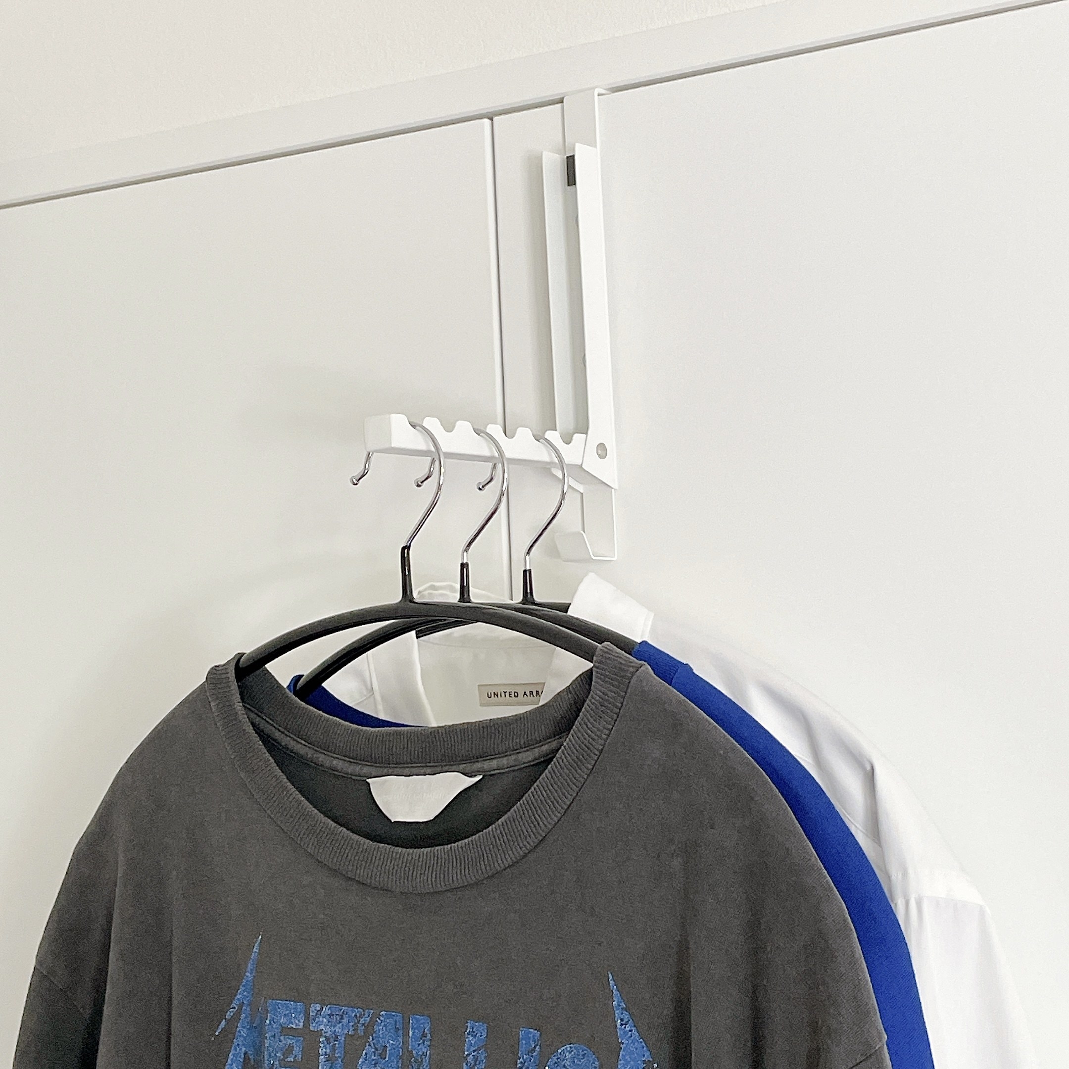 ハンズのおすすめの便利グッズ「山崎実業 タワー(tower) 使わない時は収納できるドアハンガー 5514 ホワイト」