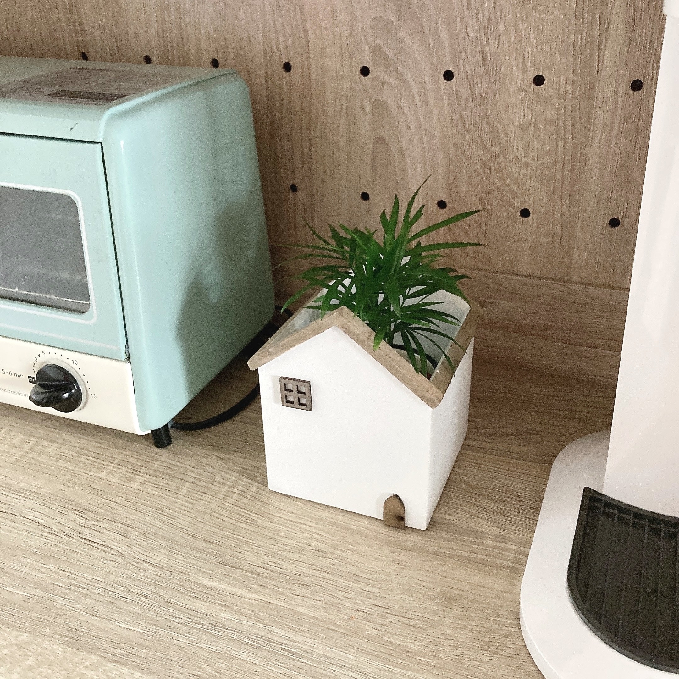 salut！（サリュ）のオススメの園芸グッズ「【お家の中の小さなおうち】おうちポットカバー」