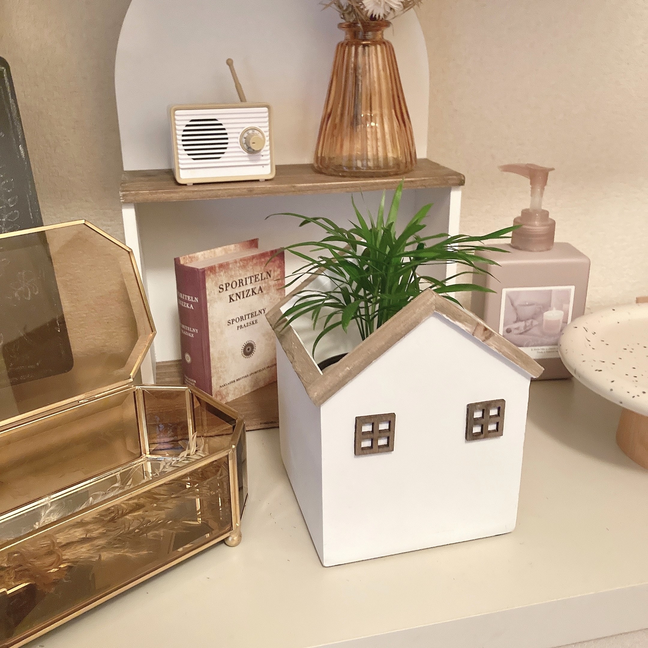 salut！（サリュ）のオススメの園芸グッズ「【お家の中の小さなおうち】おうちポットカバー」