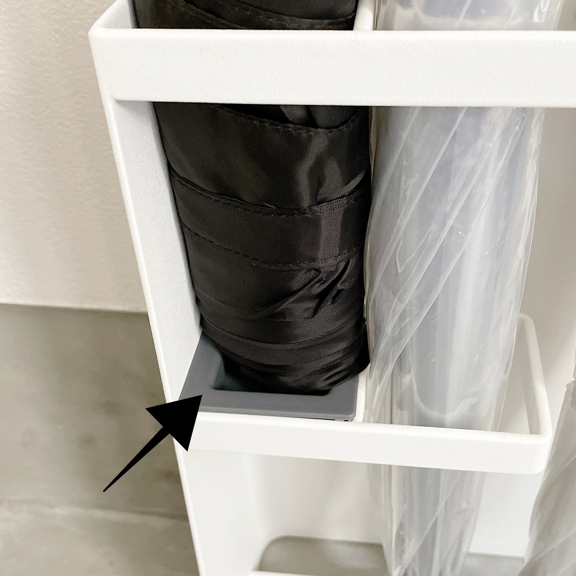 CAINZ(カインズ)のおすすめの便利グッズ「折りたたみ傘も置けるアンブレラスタンド」