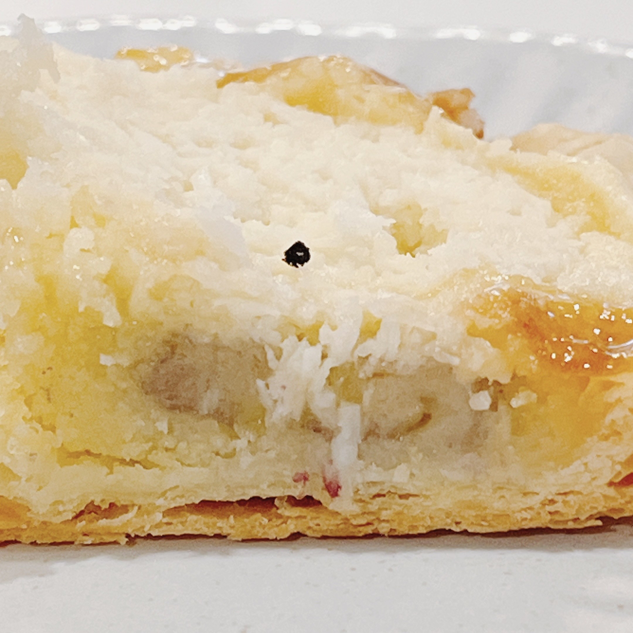 成城石井のオススメのフード「ゴールデンパインと田辺農園バナナのココナッツパイ」