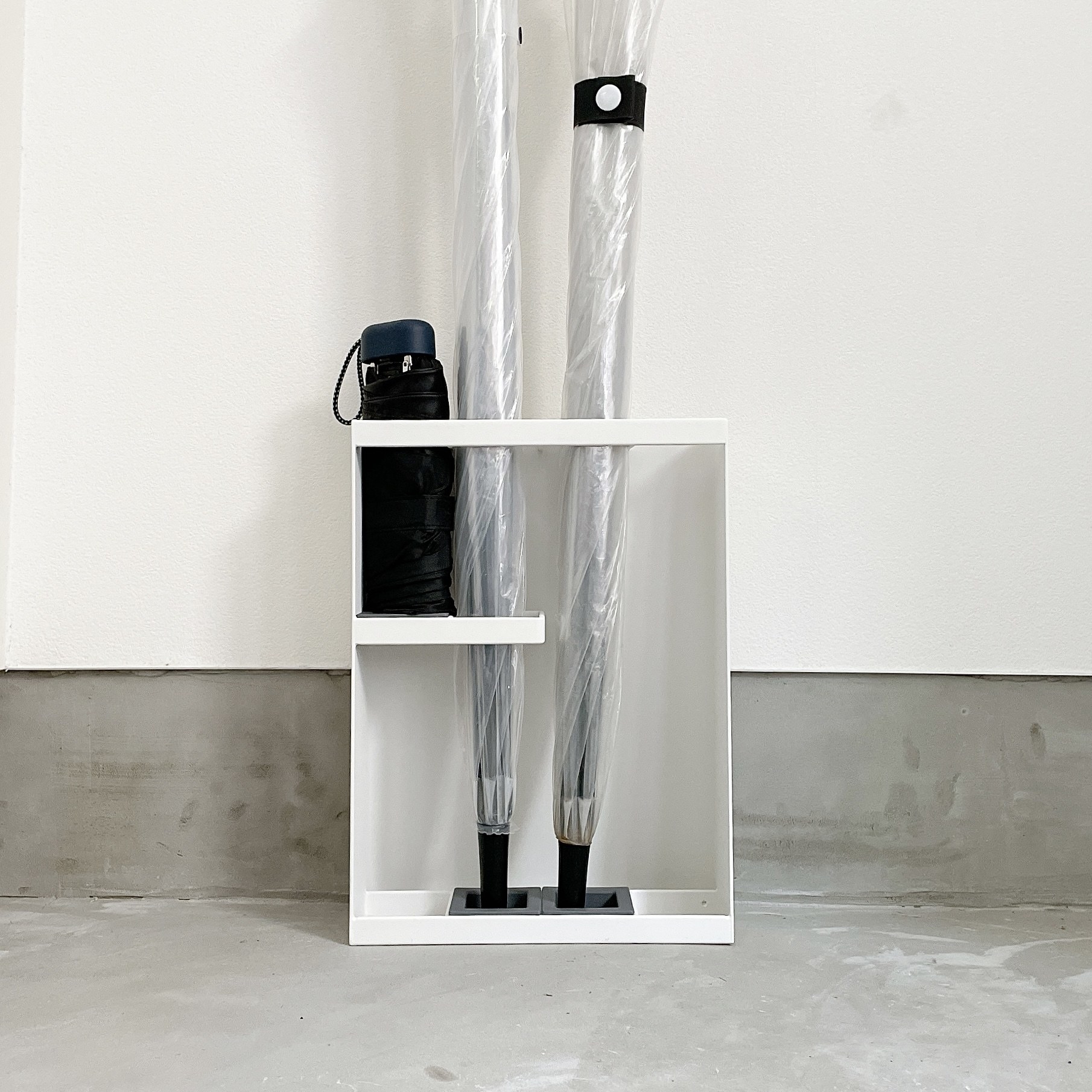 CAINZ(カインズ)のおすすめの便利グッズ「折りたたみ傘も置けるアンブレラスタンド」