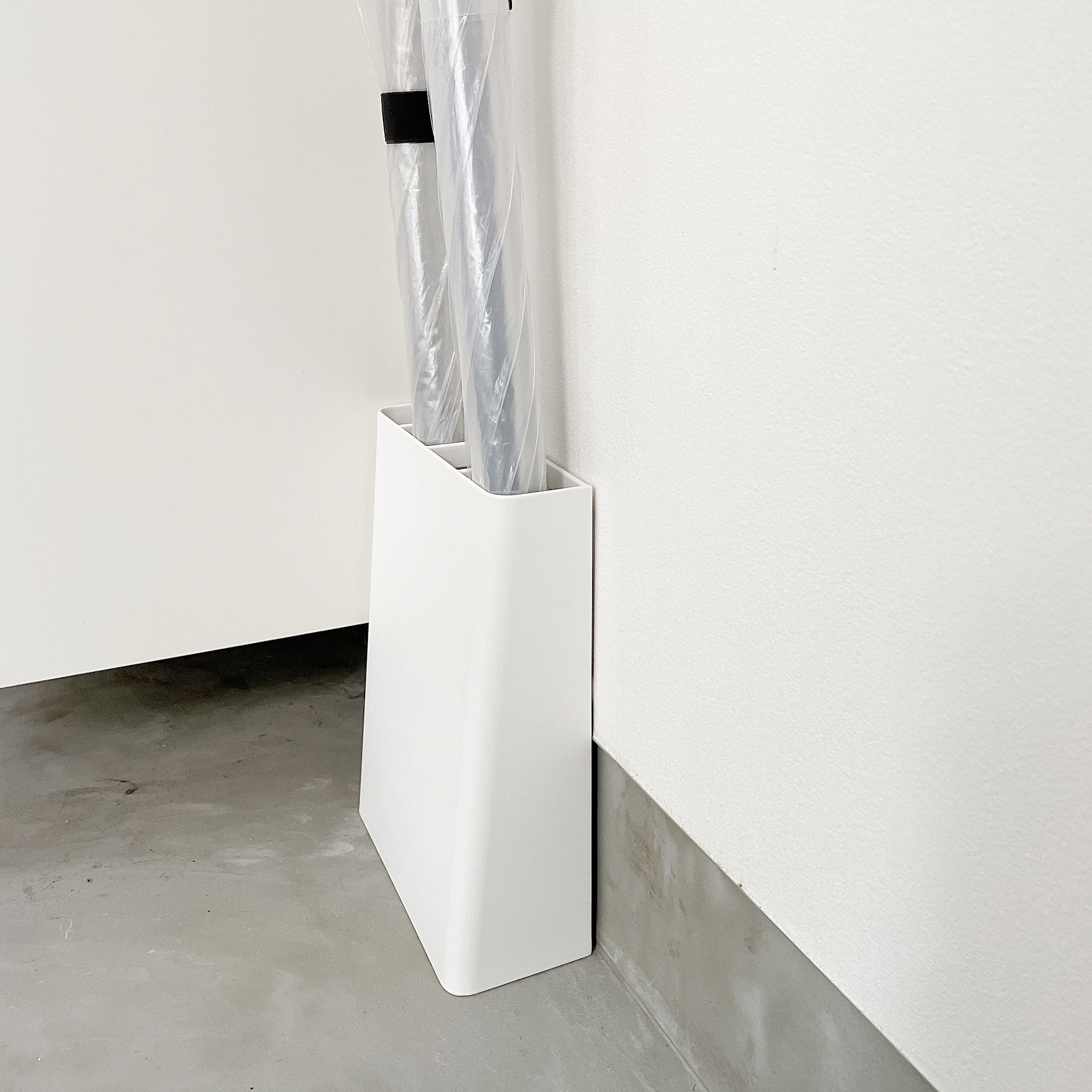 CAINZ(カインズ)のおすすめの便利グッズ「折りたたみ傘も置けるアンブレラスタンド」