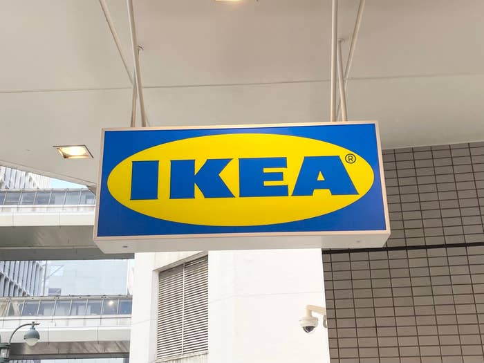 IKEA(イケア)の看板