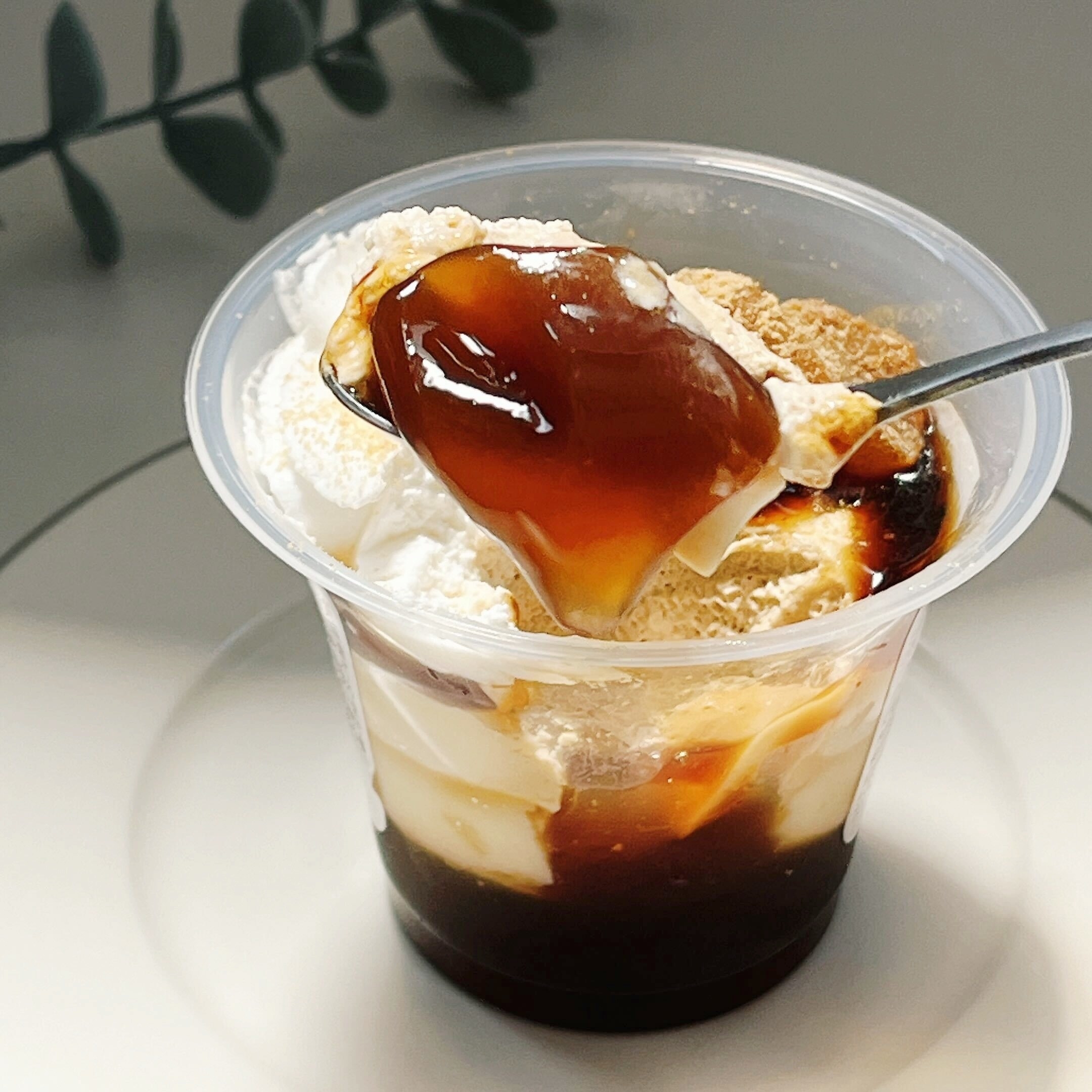 Familymart（ファミリーマート）のオススメのスイーツ「クリームわらび餅パフェ」