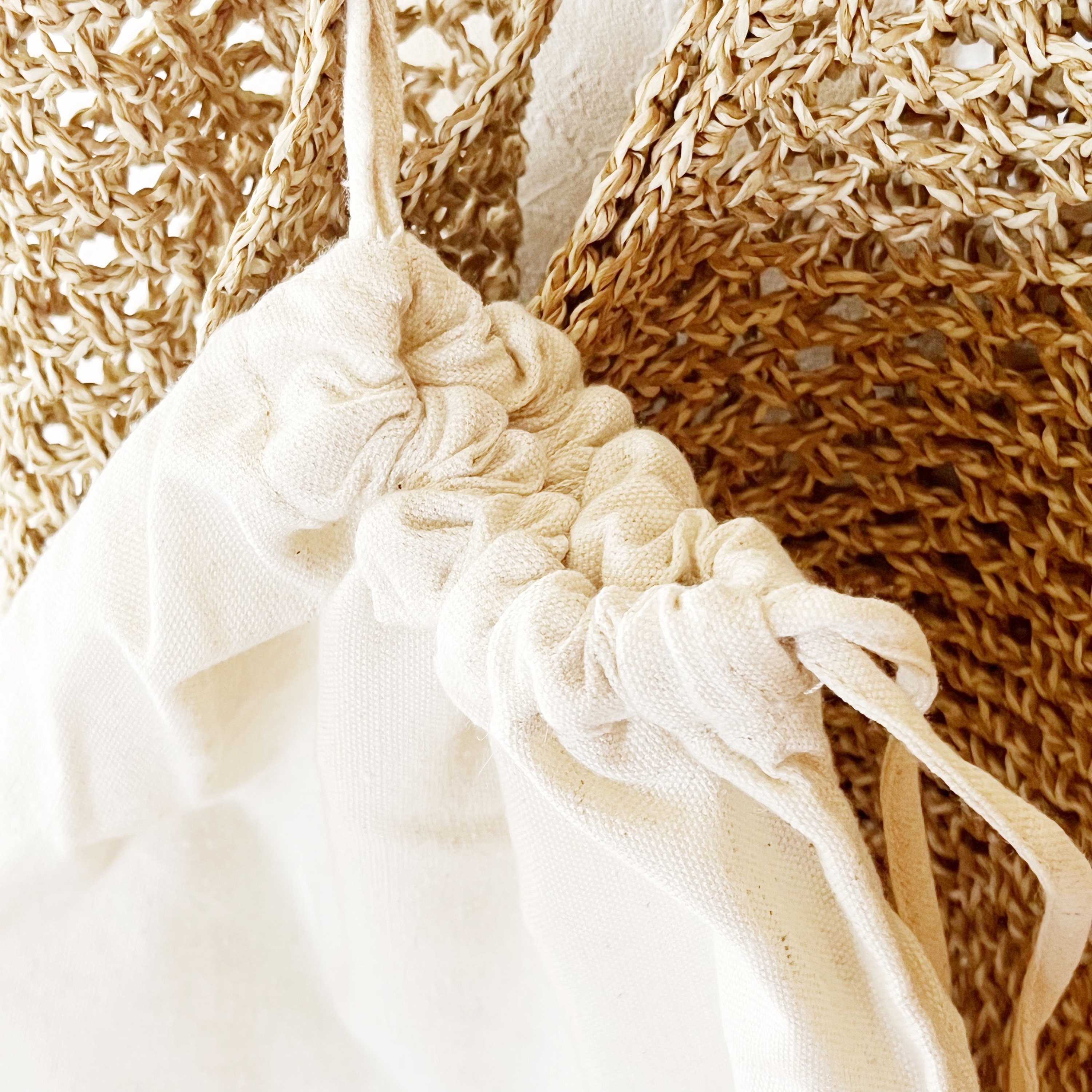 LOWRYS FARM（ローリーズファーム）のおすすめのバッグ「ペーパーキンチャクツキバッグ」