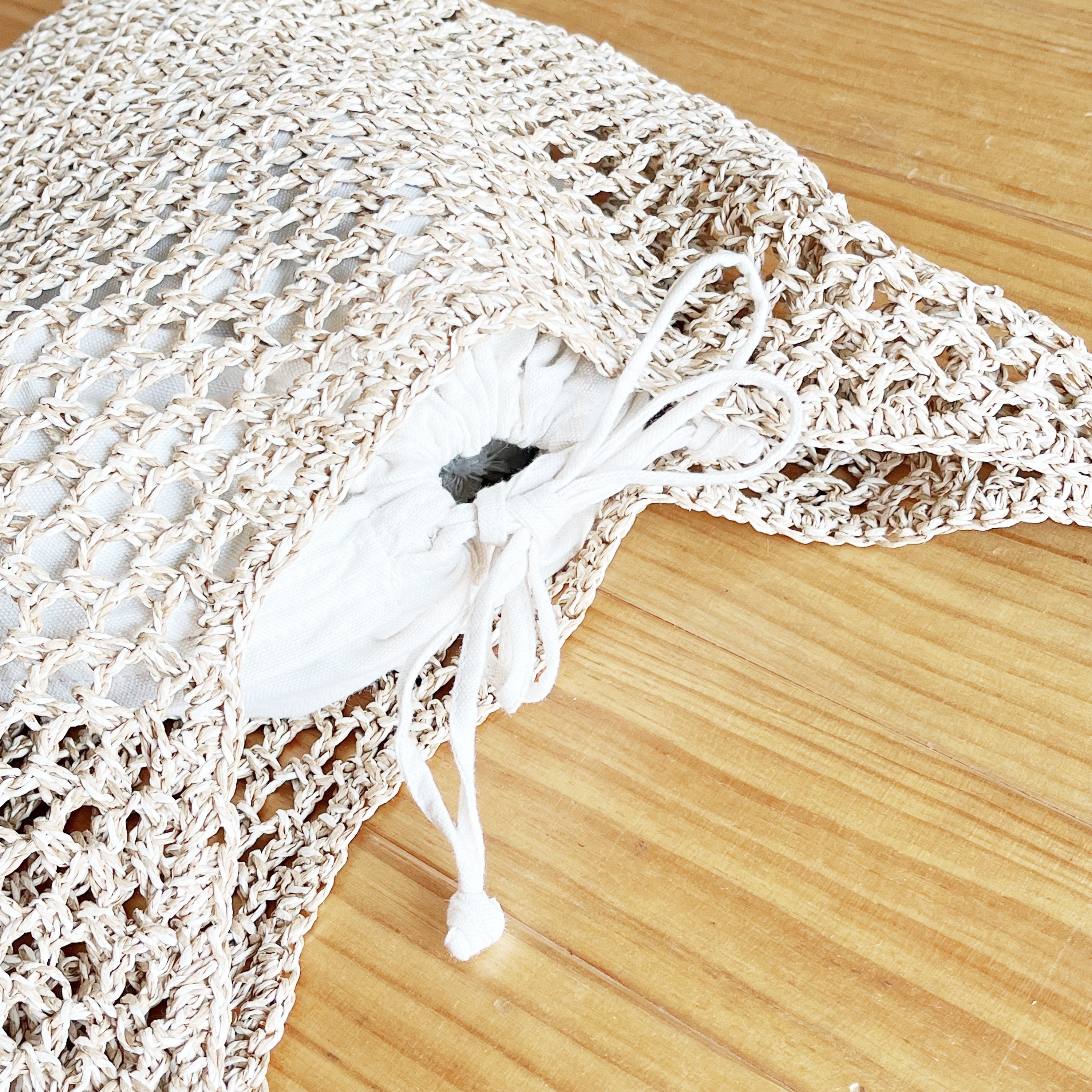 LOWRYS FARM（ローリーズファーム）のおすすめのバッグ「ペーパーキンチャクツキバッグ」