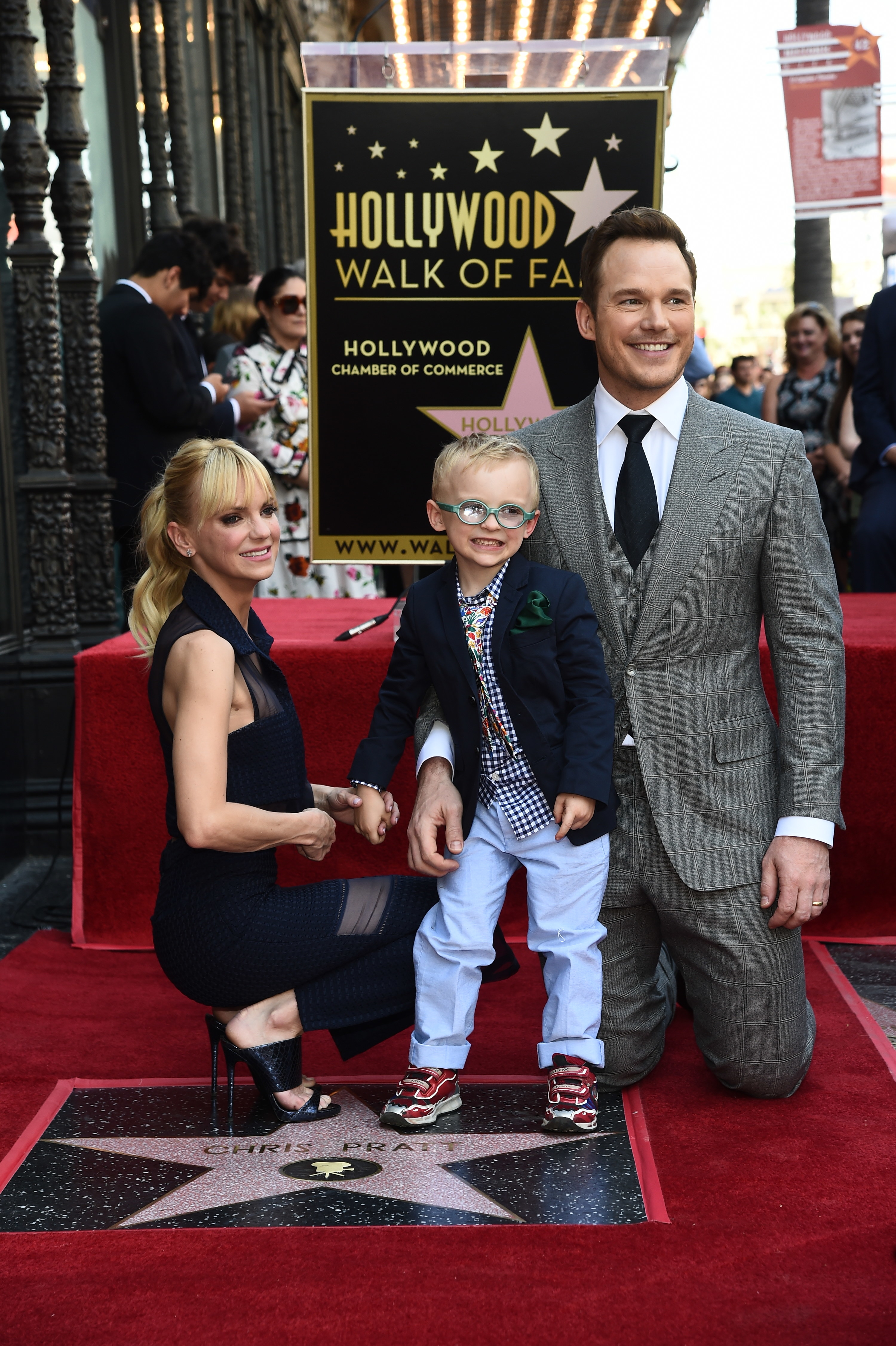 Anna Faris, Jack Pratt, and Chris Pratt on Chris&#x27;s star on the Hollywood Walk of Fame