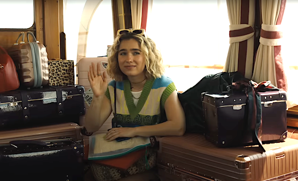 Haley Lu Richardson as Portia in &quot;The white Lotus&quot;