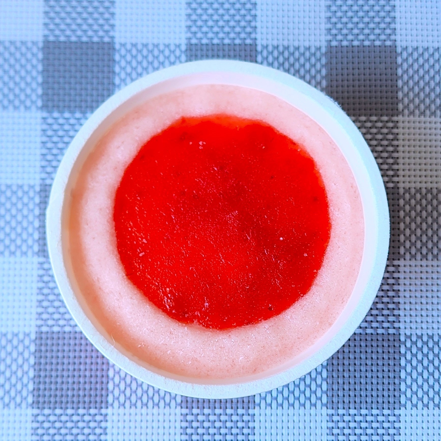 LAWSON(ローソン)のおすすめスイーツ「ウチカフェ 日本のフルーツ 果肉ソースがけ 栃木県産とちおとめかき氷」