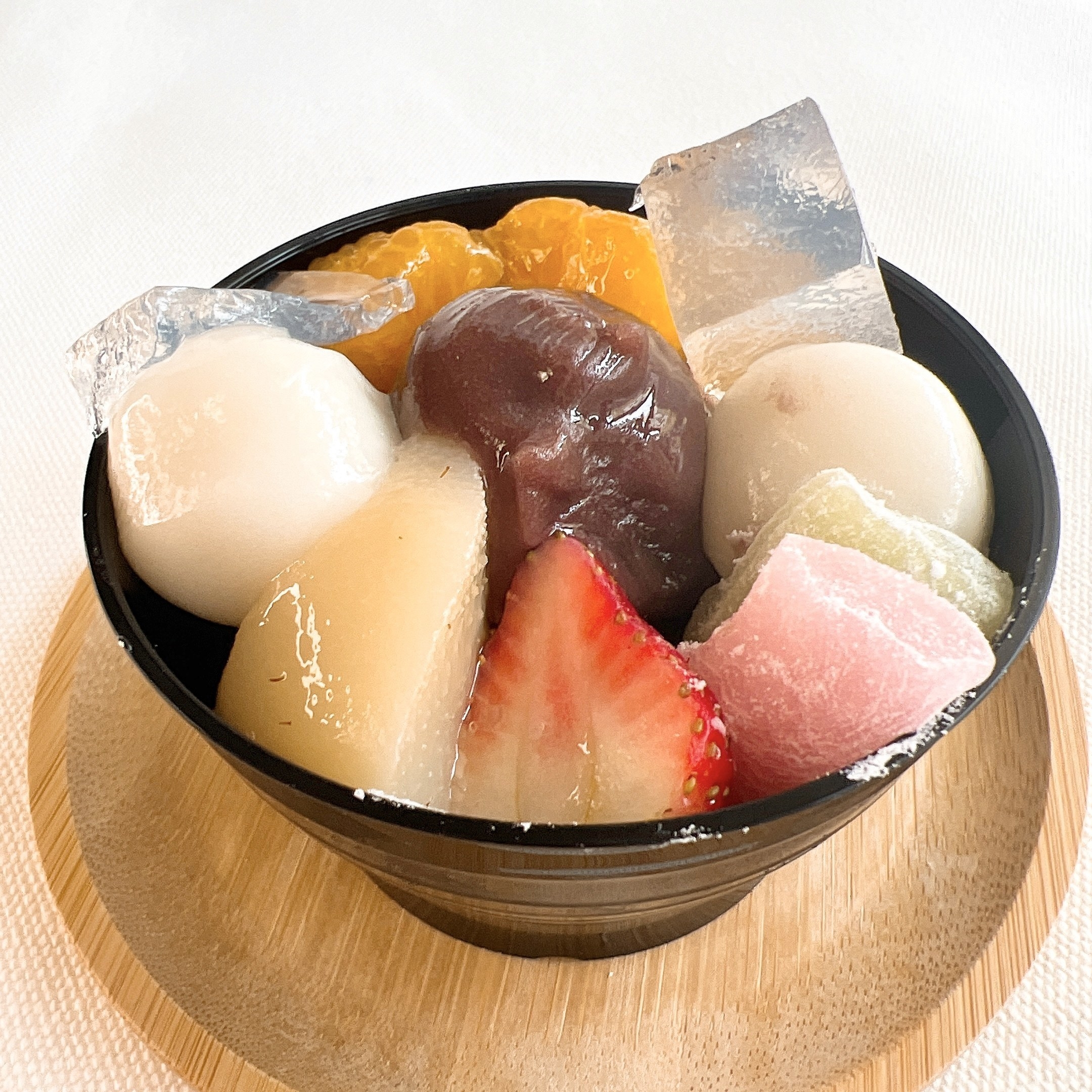 不二家のオススメのスイーツ「不二家厳選あんみつ（国産天草寒天使用）」