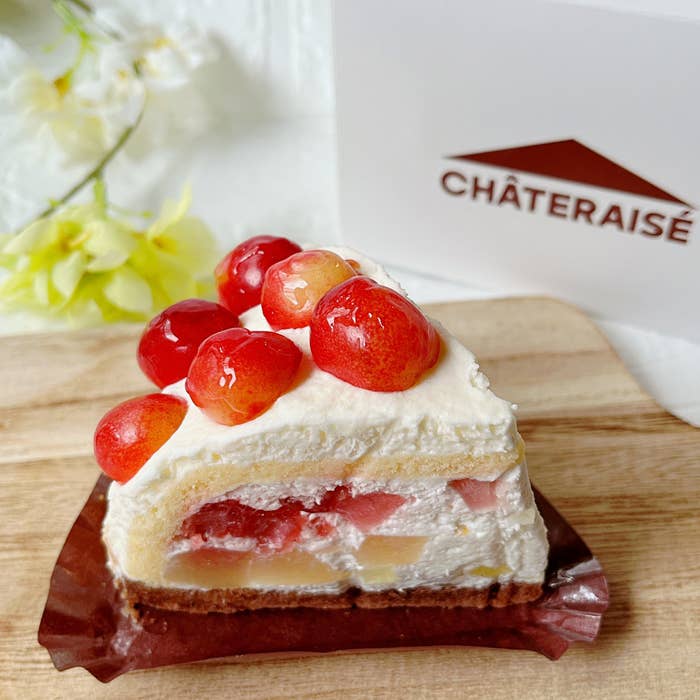 Châteraisé（シャトレーゼ）おすすめの季節限定スイーツ「フルーツボンブケーキ 国産さくらんぼ」