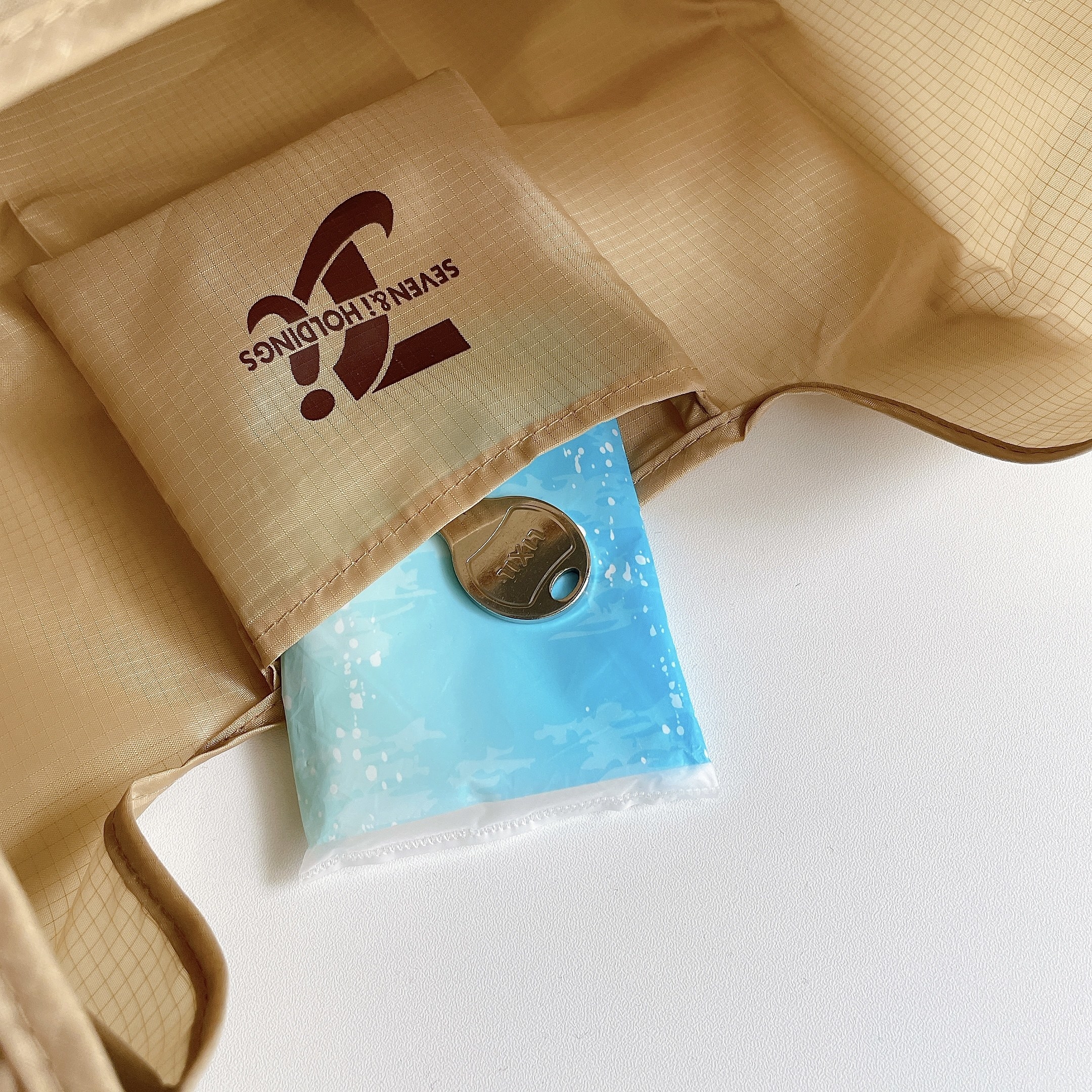 セブン-イレブン(セブンネットショッピング)のおすすめのアイテム「セブン-イレブンレジ袋風エコバッグ(2個セット)」