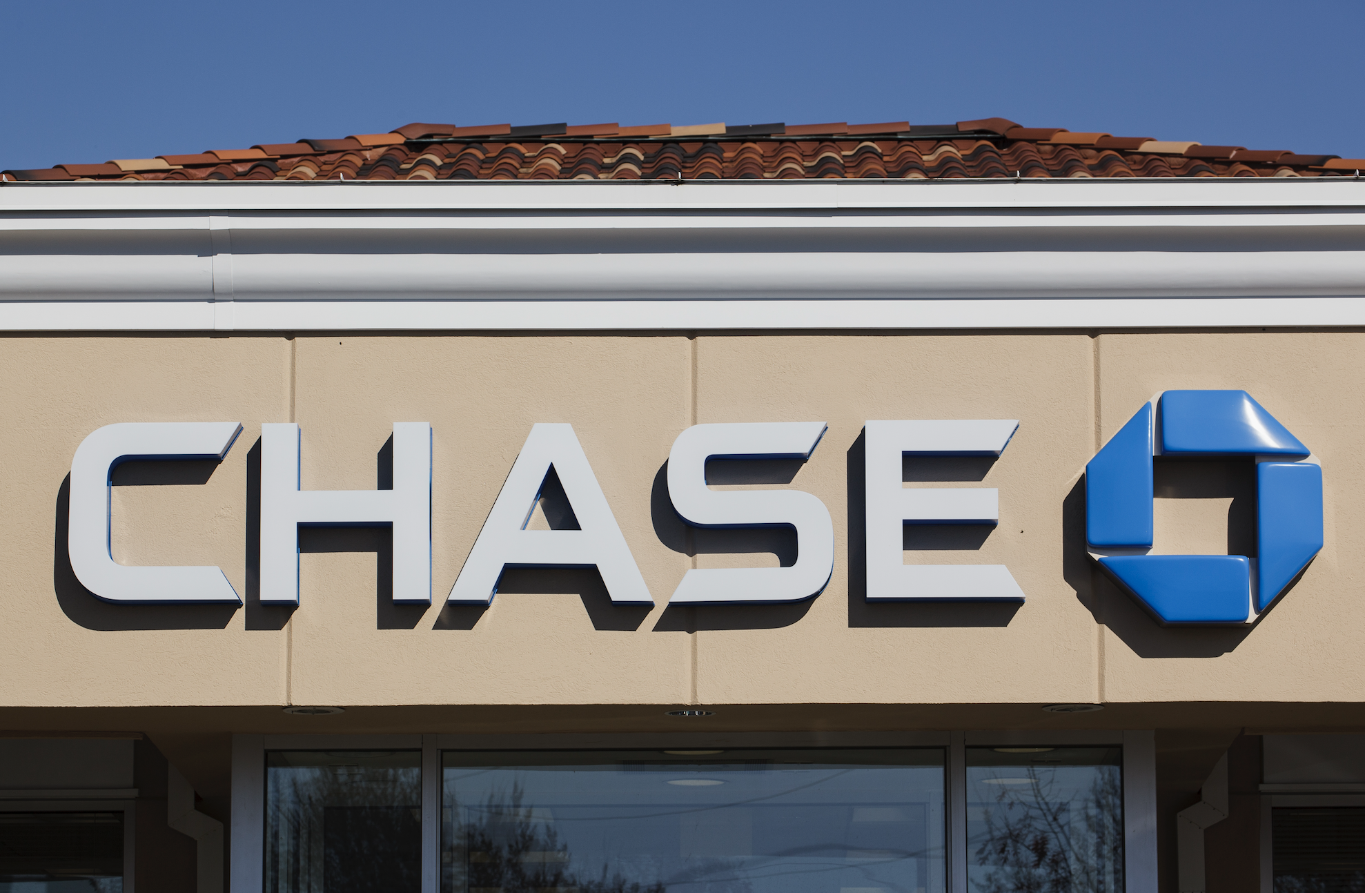 The Chase logo on the outside of one of the bank&#x27;s branchs