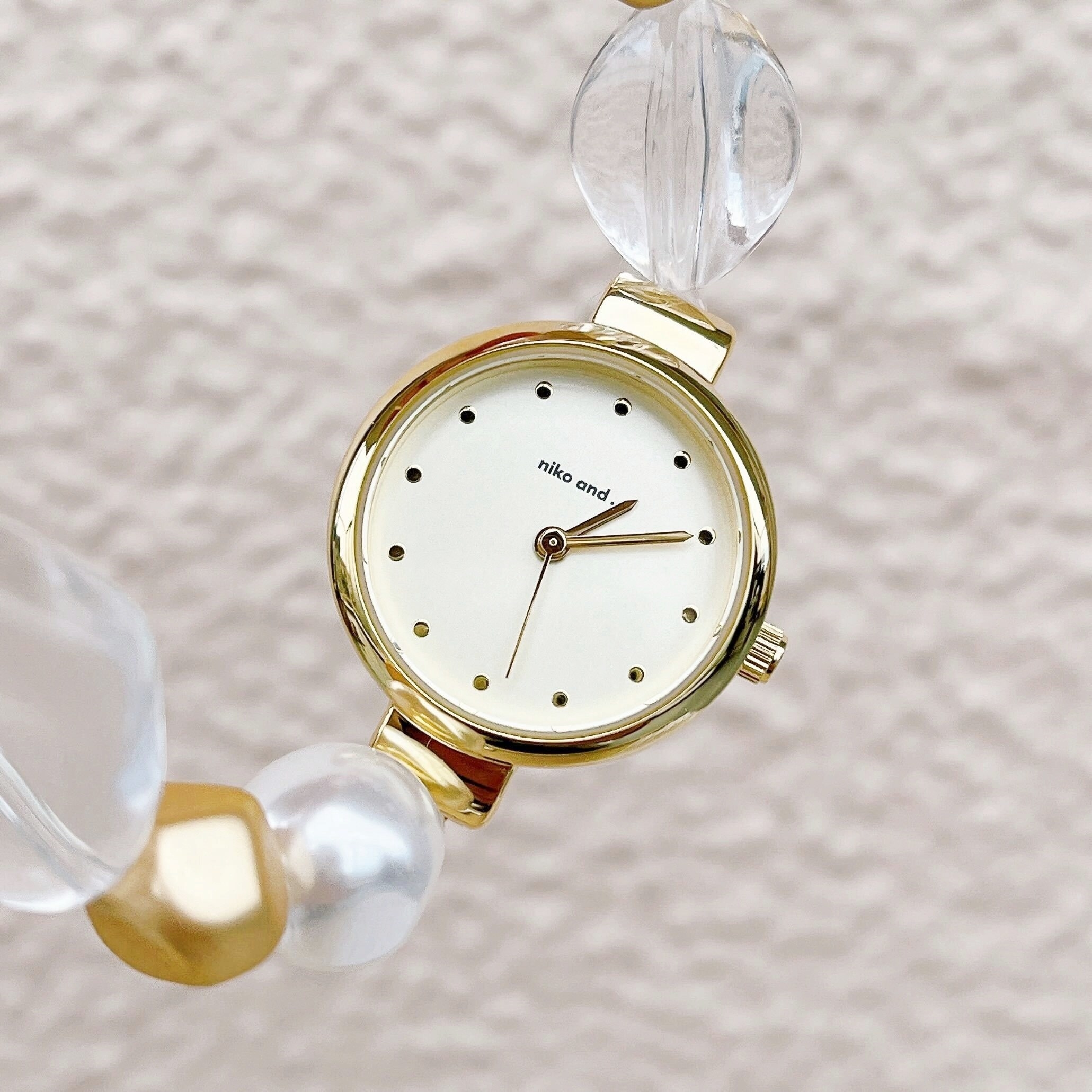 niko and&hellip;（ニコアンド）のオススメのアクセサリー「クリアブレスウォッチ」