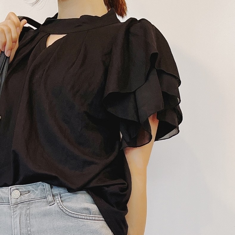 しまむらのオススメのファッション「袖フリルブラウス」のコーディネート