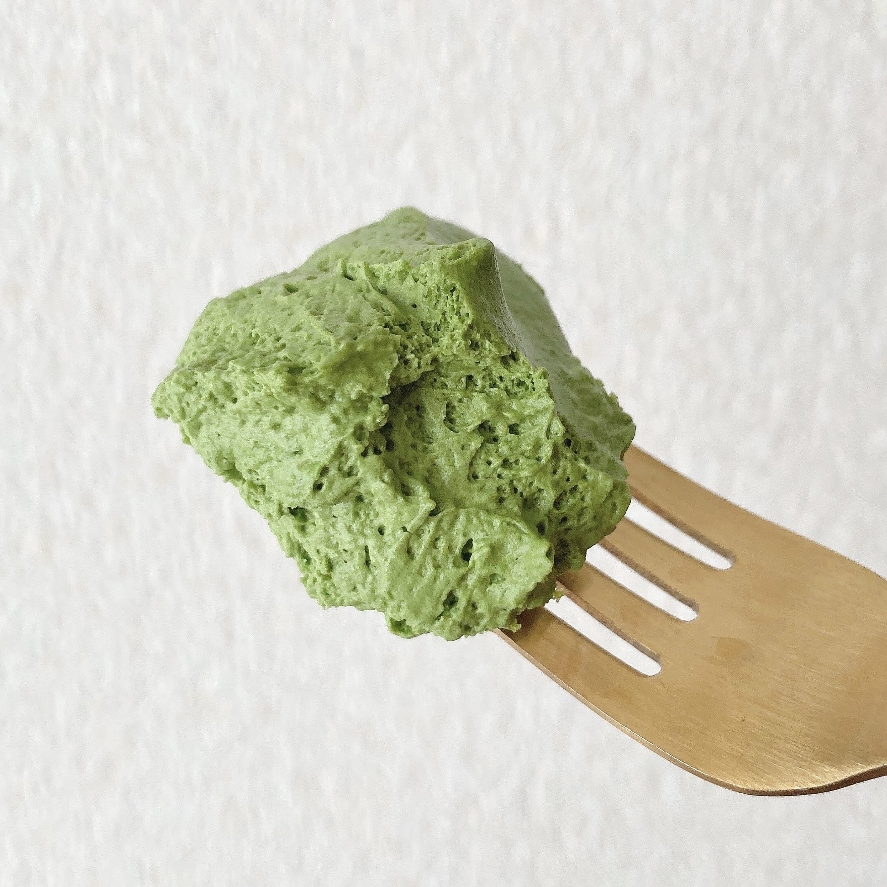 LAWSON（ローソン）のオススメのスイーツ「Uchi Café×森半 お抹茶バウムケーキ」