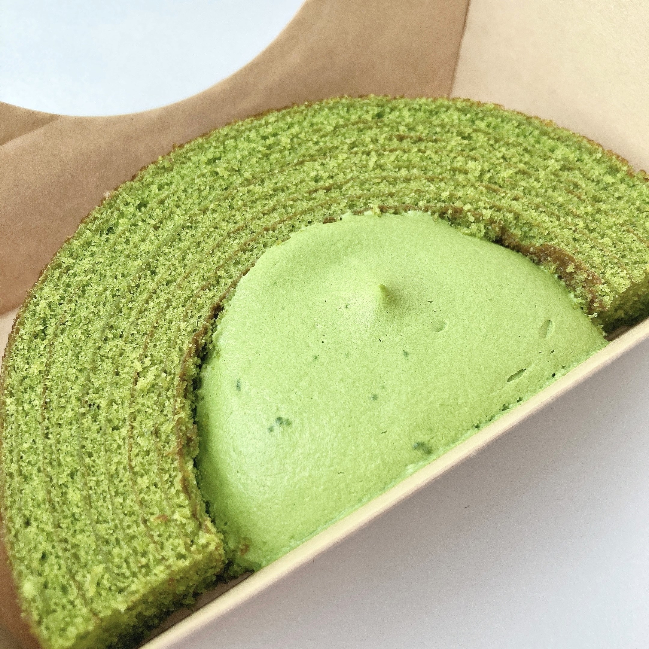 LAWSON（ローソン）のオススメのスイーツ「Uchi Café×森半 お抹茶バウムケーキ」
