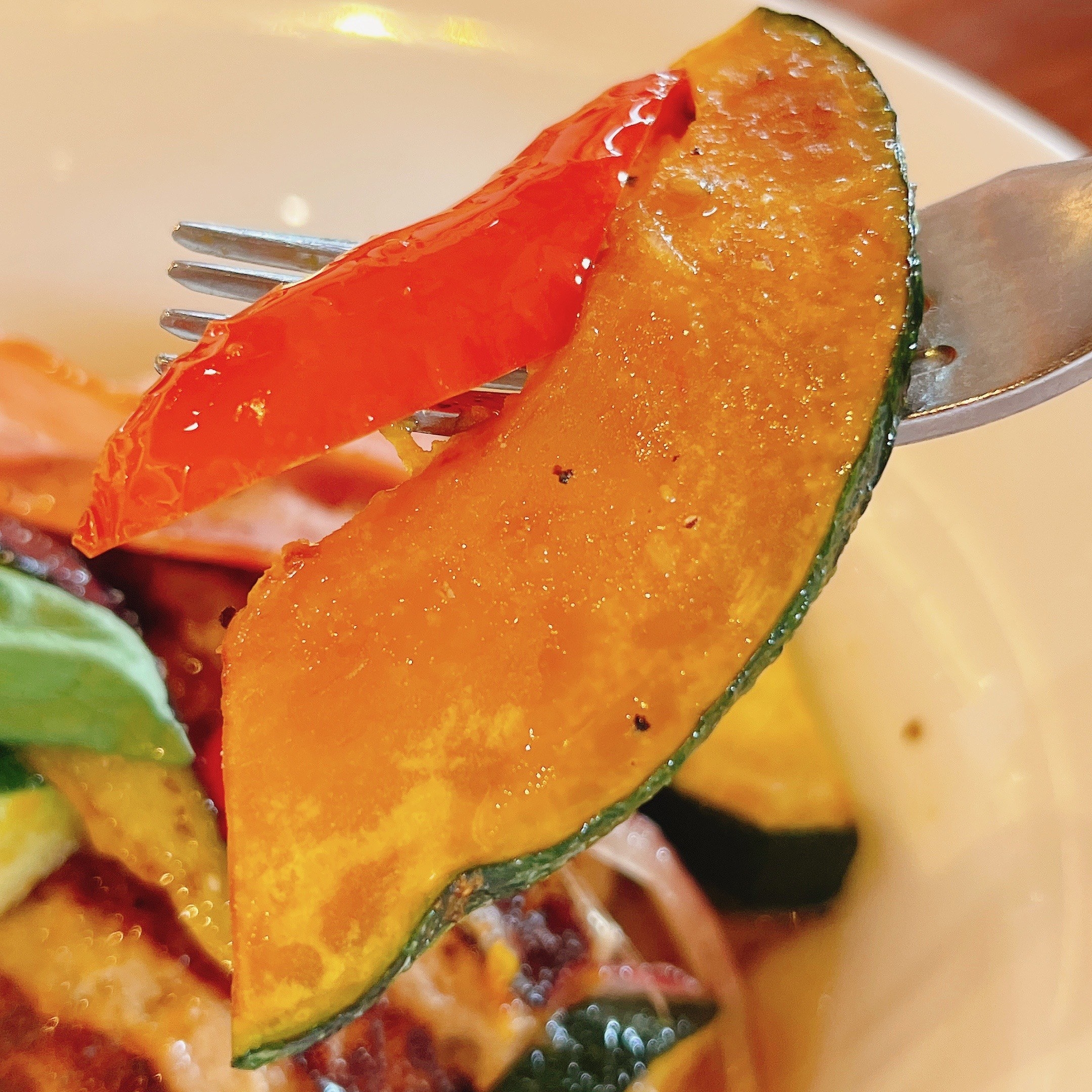 デニーズのおすすめ限定メニュー「彩り野菜のハンバーグ」