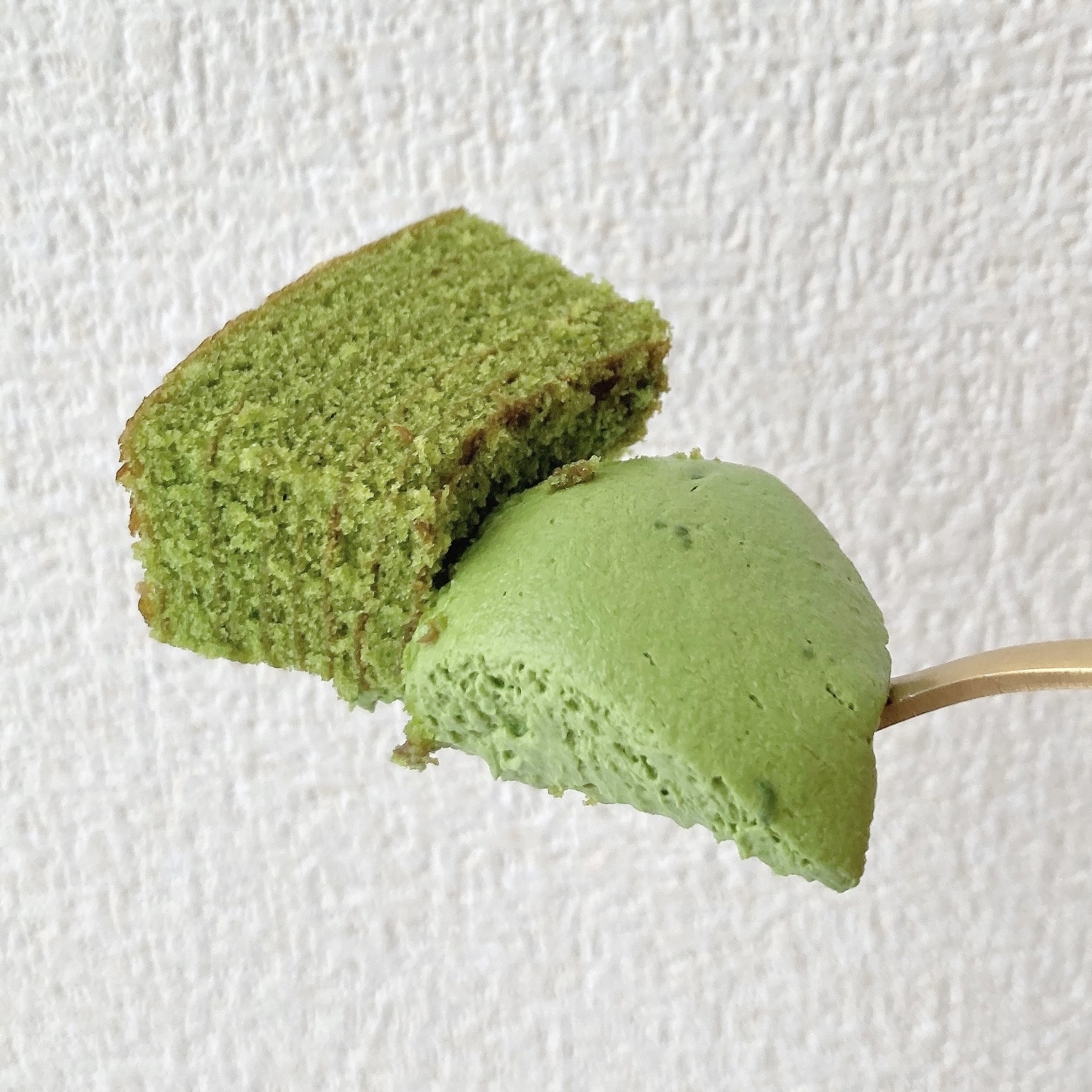 LAWSON(ローソン)のオススメのスイーツ「Uchi Café×森半 お抹茶バウムケーキ」