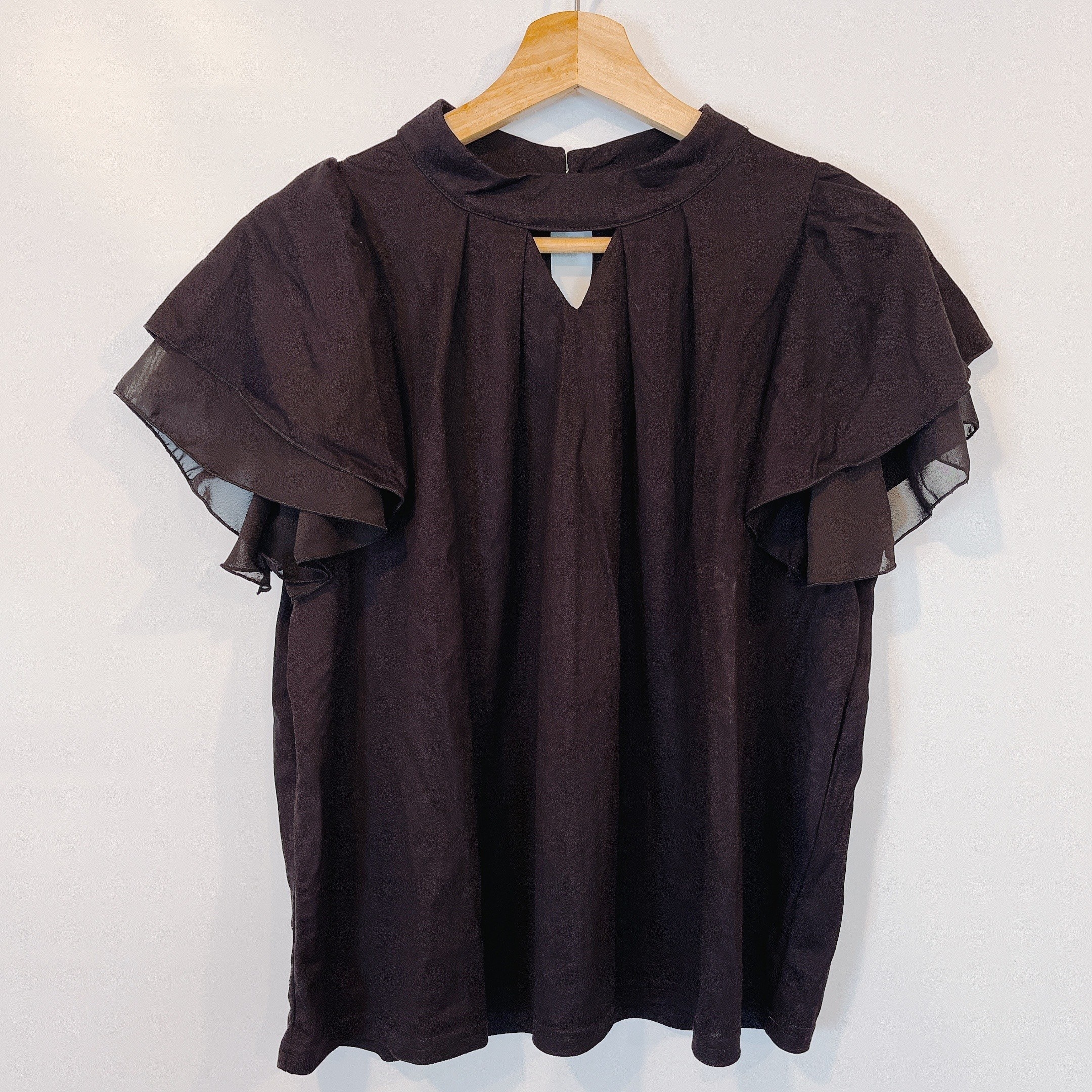 しまむらのオススメのファッション「袖フリルブラウス」