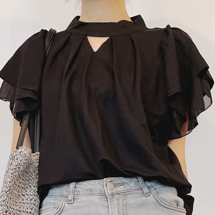 しまむらのオススメのファッション「袖フリルブラウス」