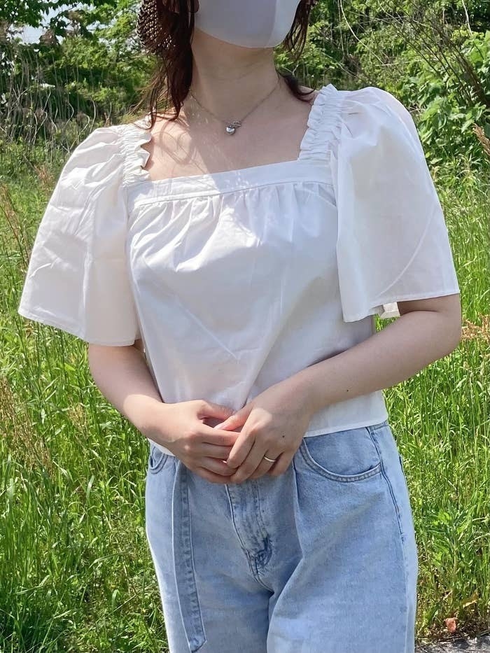 H&Mのオススメのファッション「スクエアネック コットンブラウス」