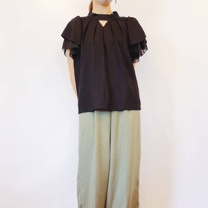 しまむらのオススメのファッション「袖フリルブラウス」