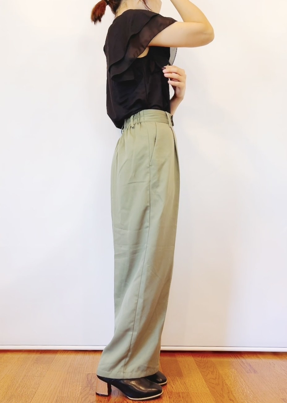 しまむらのオススメのファッション「袖フリルブラウス」