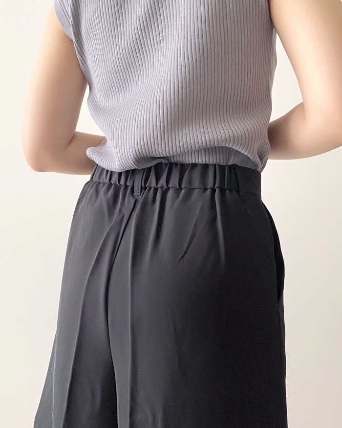 GU(ジーユー)のおすすめアイテム「ドレープタックショートパンツOSB+X」