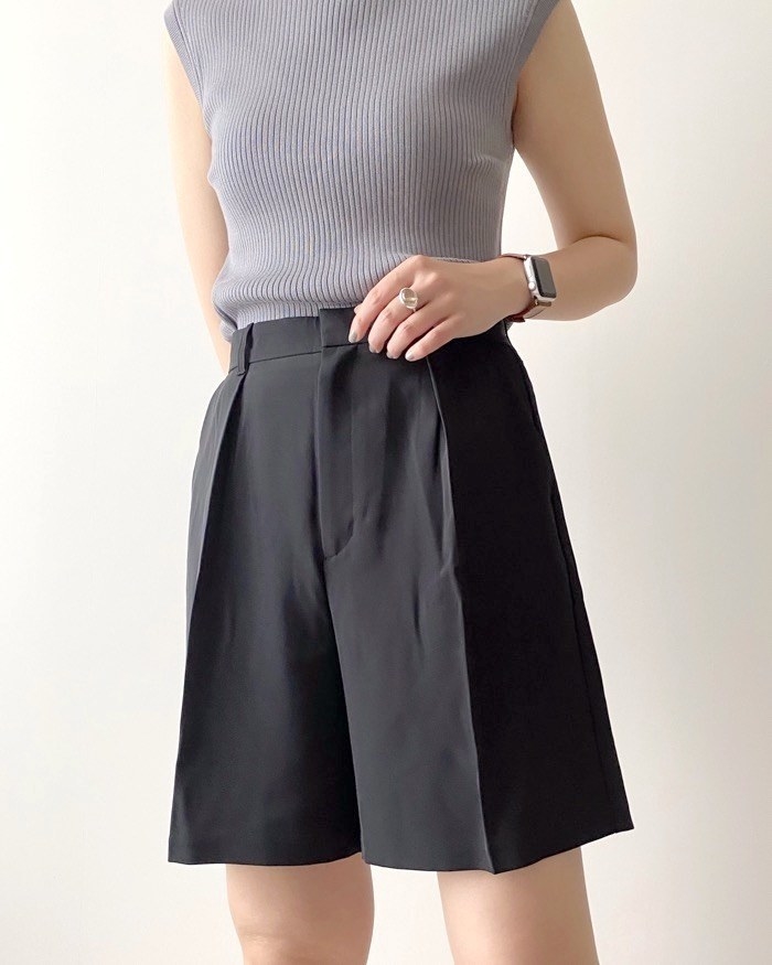 GU(ジーユー)のおすすめアイテム「ドレープタックショートパンツOSB+X」