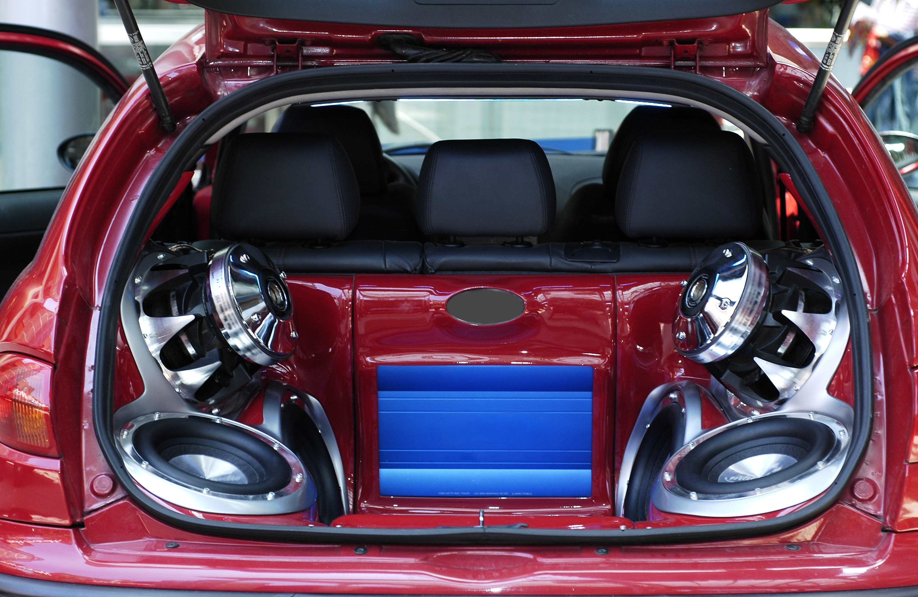 Speakers and a sound system in the back of a car