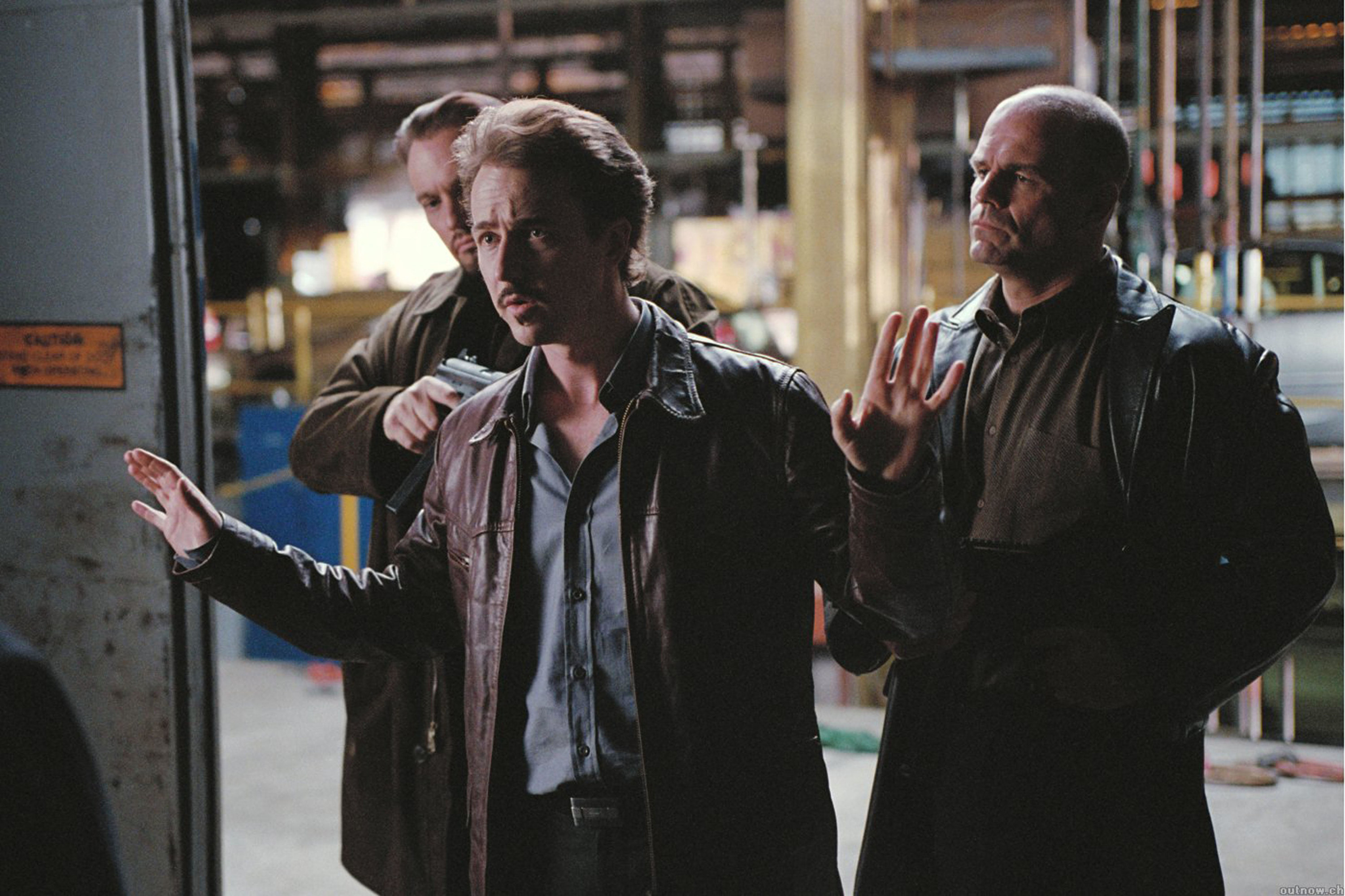 Two gangsters hold Edward Norton at gunpoint